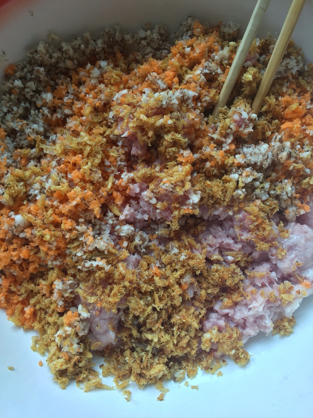 胡蘿蔔香菇蝦米肉餡餃子的做法 步骤1