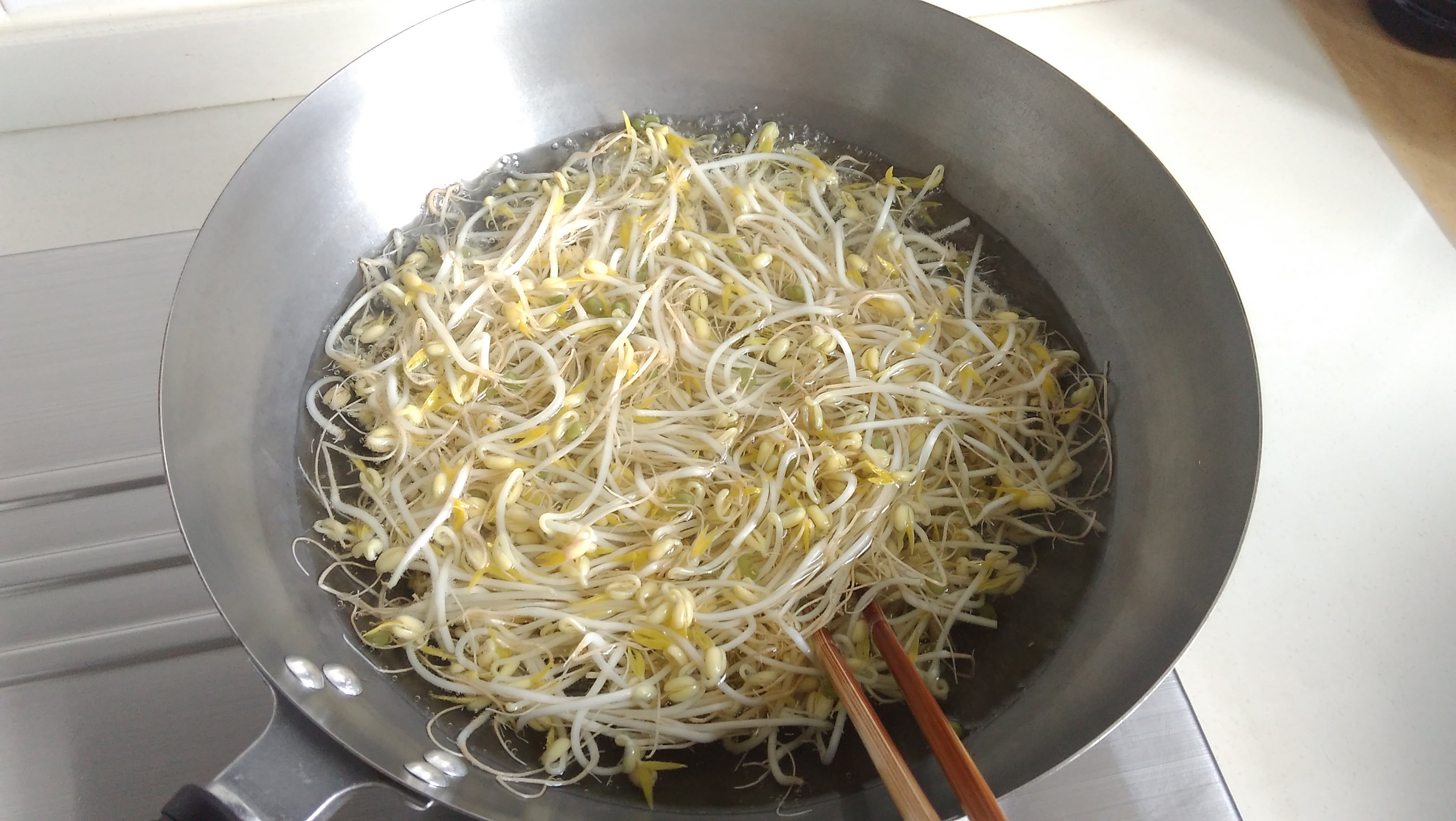 超快手韓式拌豆芽的做法 步骤1