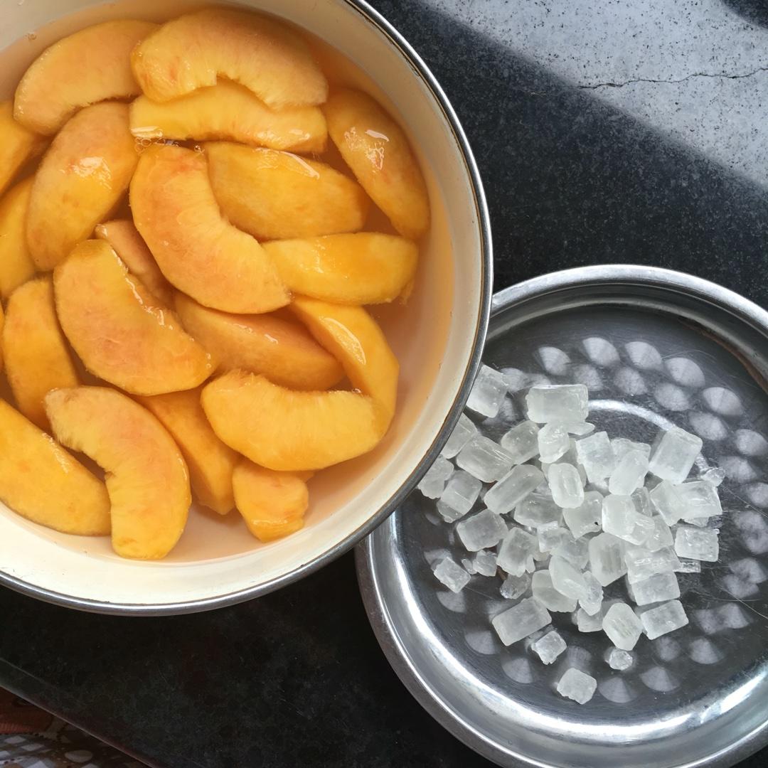 冰糖水黃桃的做法 步骤3