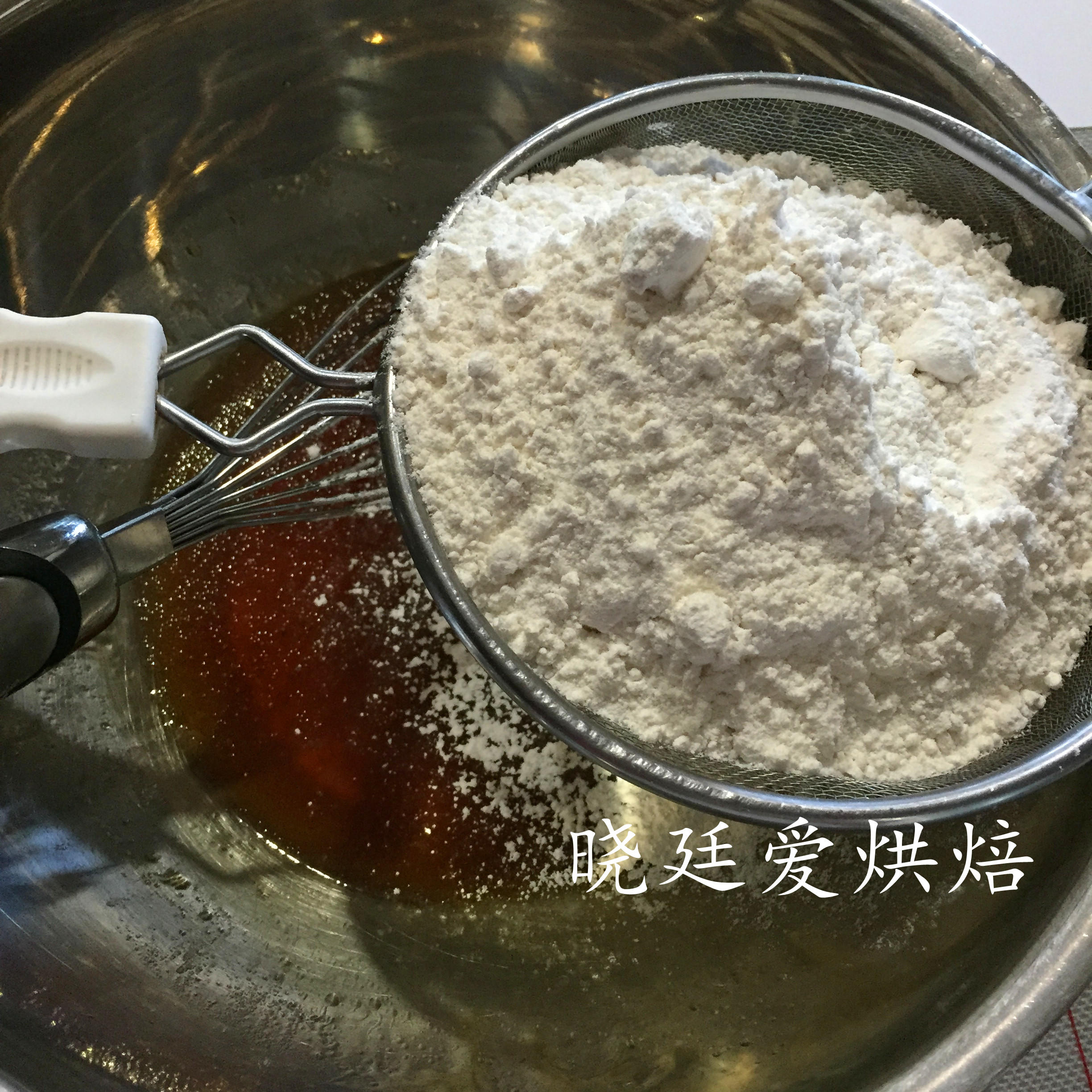 100g廣式豆沙蛋黃月餅配方及操作步驟的做法 步骤10