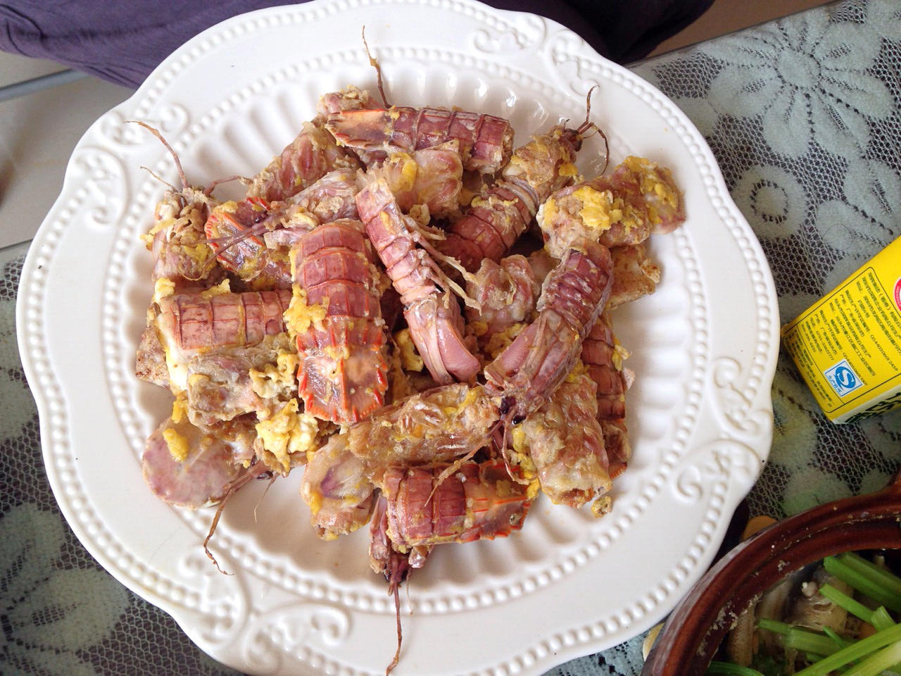 閨蜜大餐：排骨蝦蟹粥，皮皮蝦炒雞蛋，雜魚煲，鵝肉，蝦棗，炸馬頭，蠔仔烙的做法 步骤2