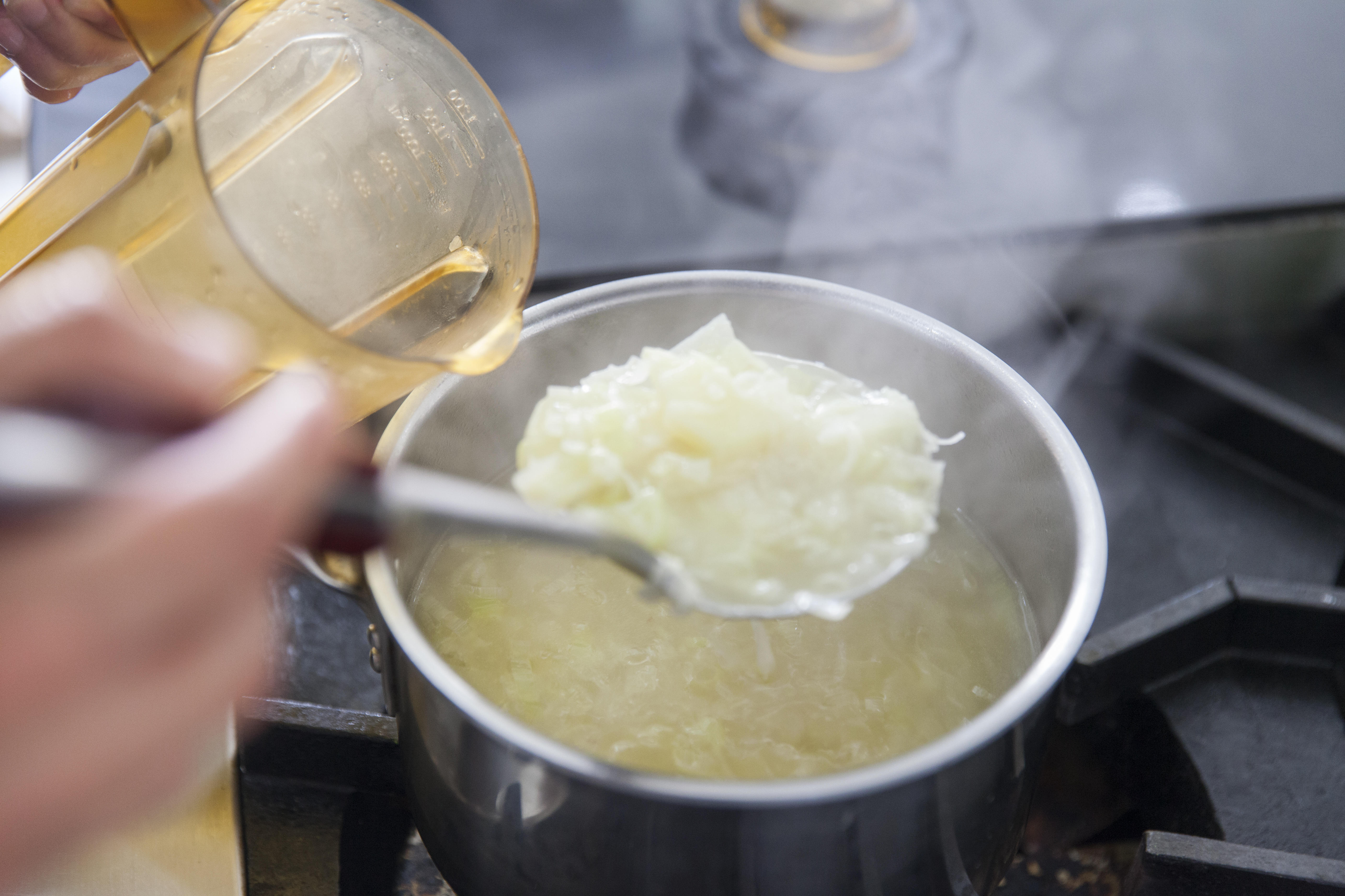 土豆蔥香奶油濃湯 MingHsu的做法 步骤7