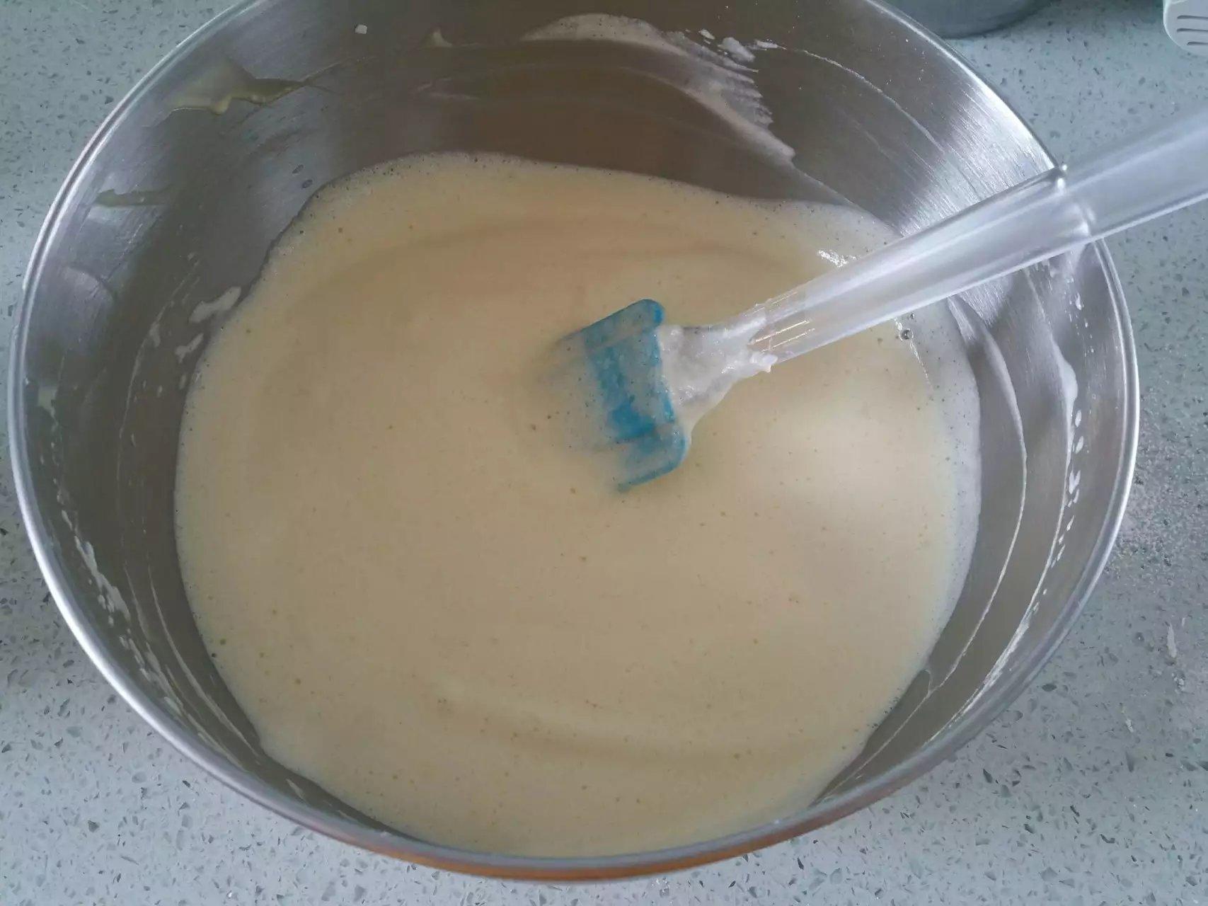 無油酸奶蛋糕的做法 步骤6