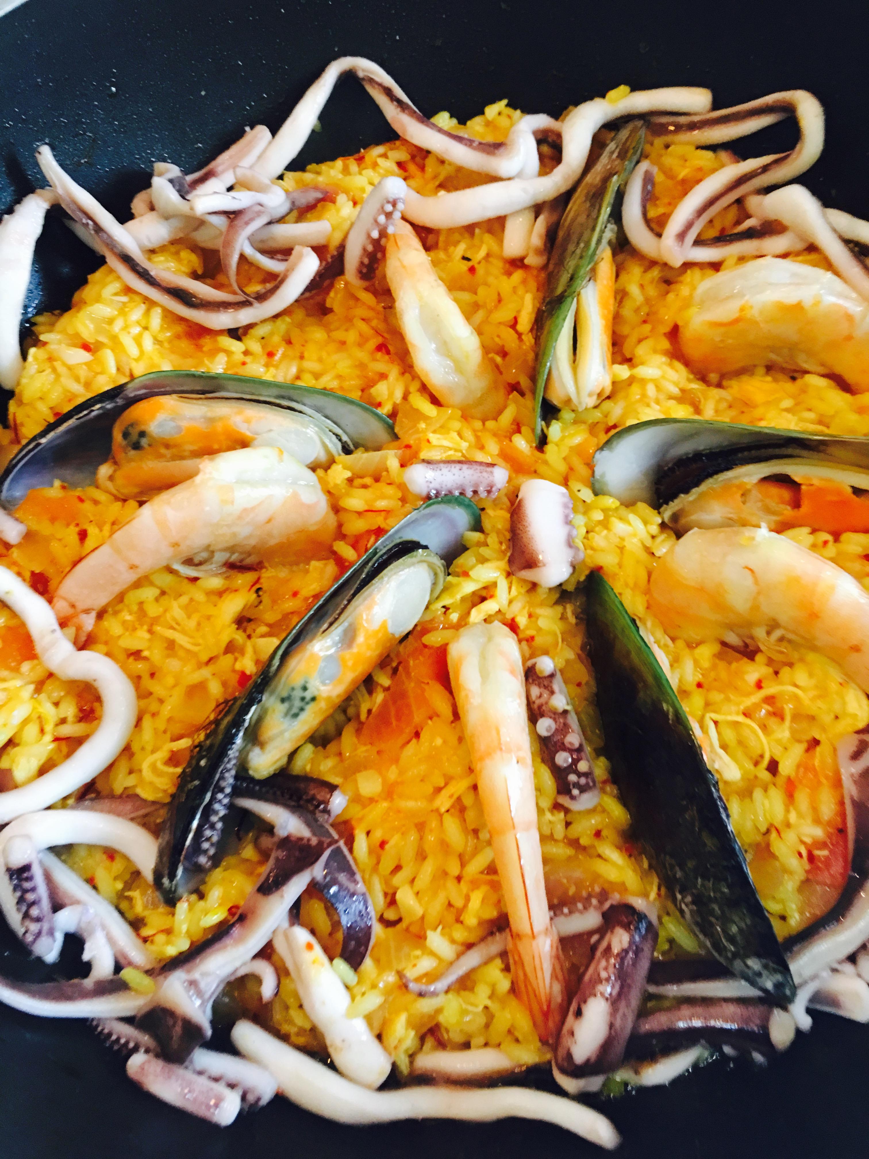 盛夏的西班牙海鮮飯的做法 步骤11