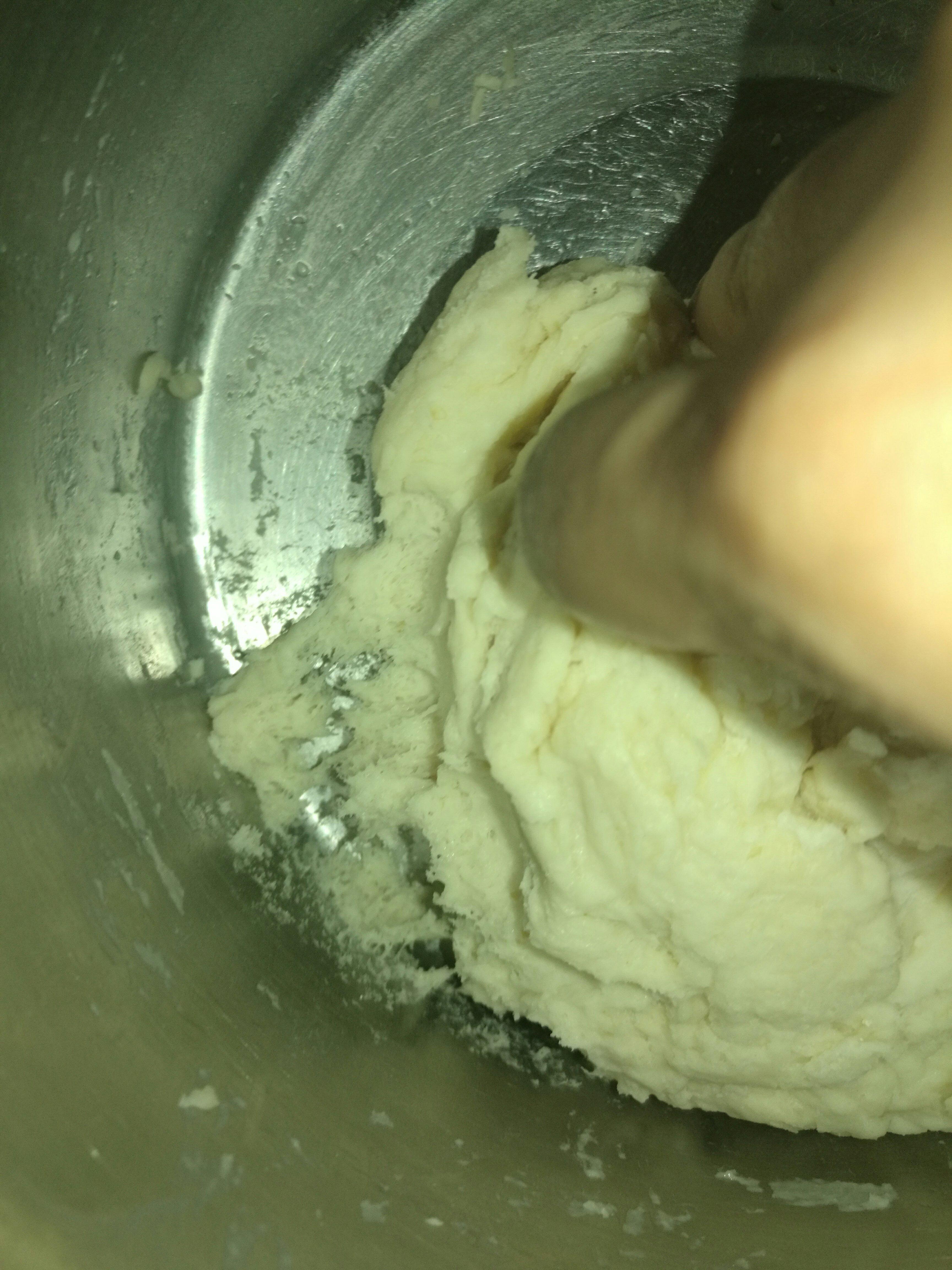 打蛋器打發的一次成功的中種拉絲提子麪包的做法 步骤3