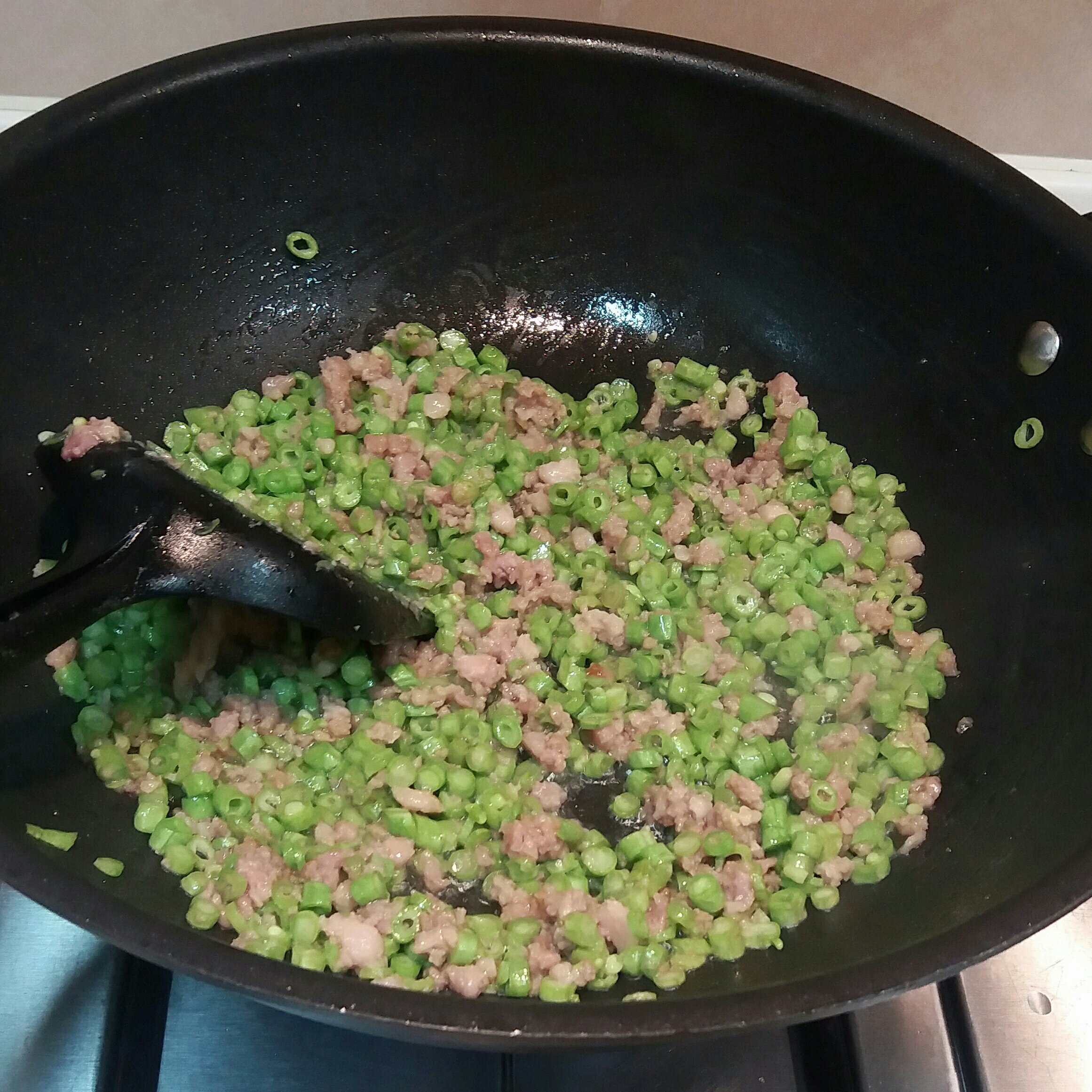 豆角粒肉末煎蛋的做法 步骤3