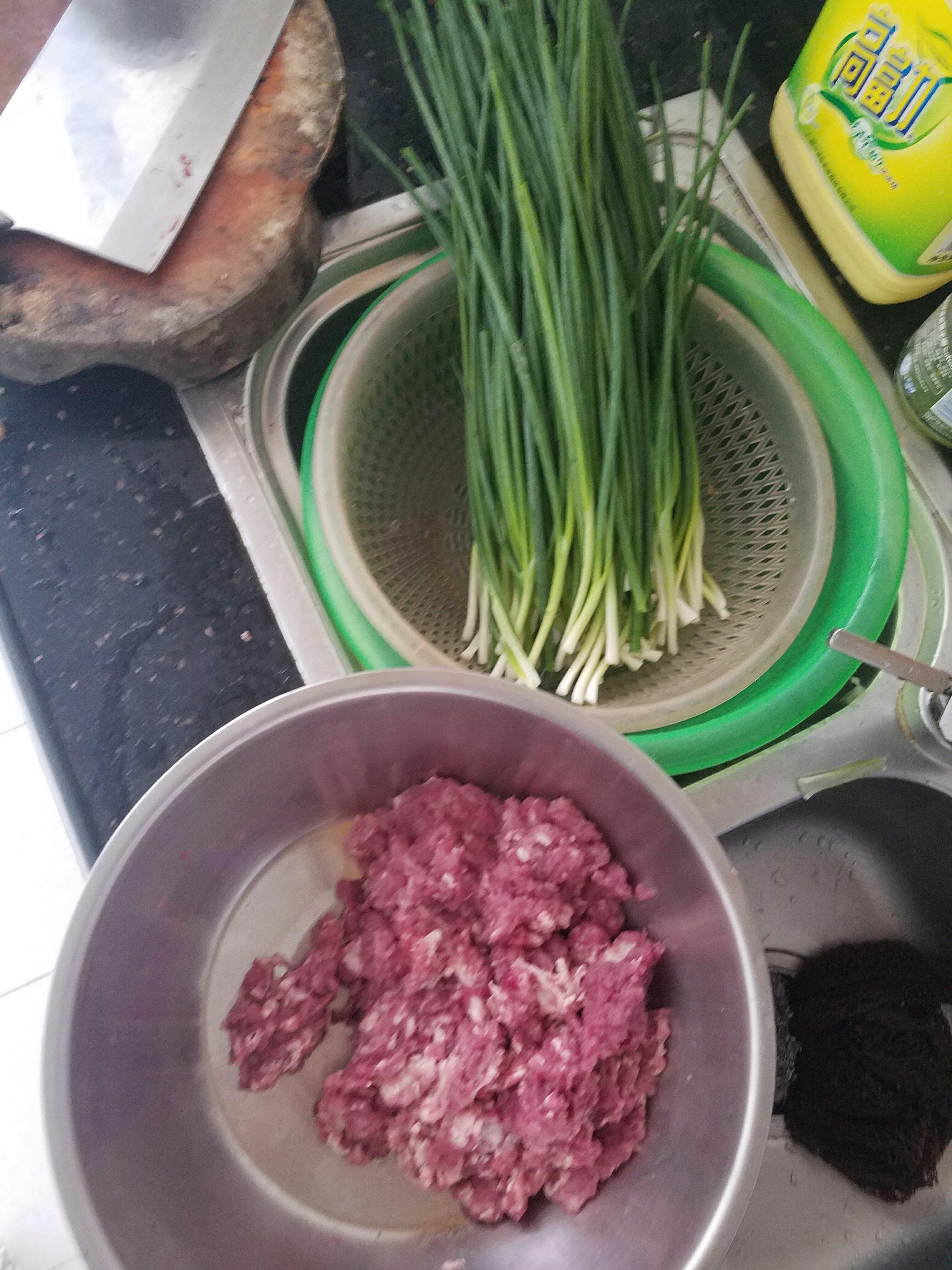 豬肉蔥蔥蒸餃的做法 步骤1