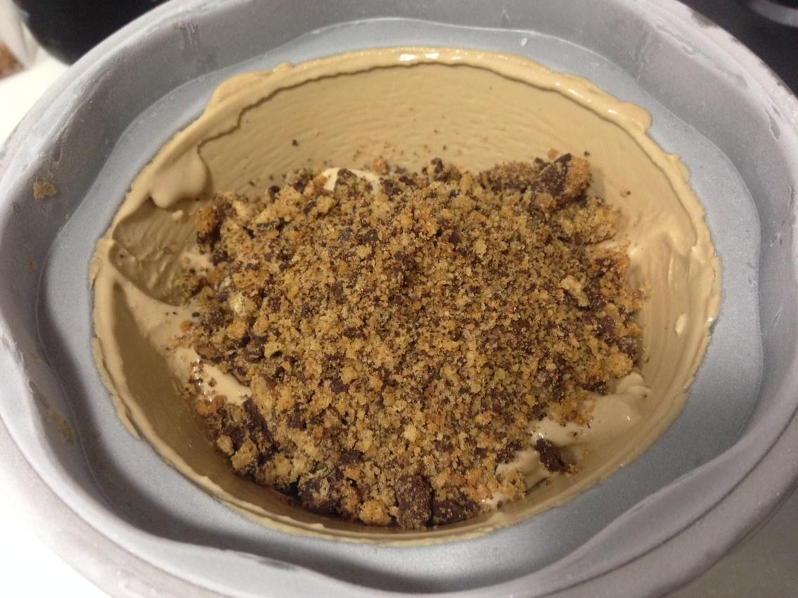 「餅旋風」—咖啡巧克力餅乾碎冰淇淋的做法 步骤5