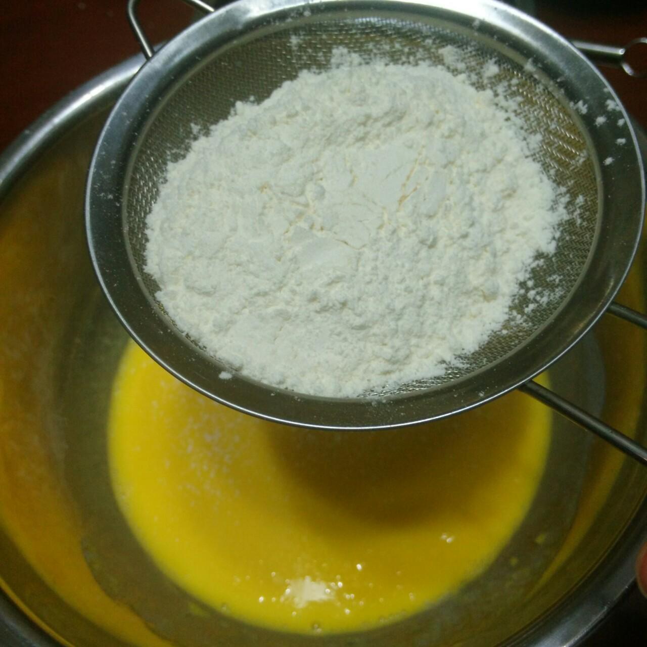 芒果黃桃奶油蛋糕卷的做法 步骤11