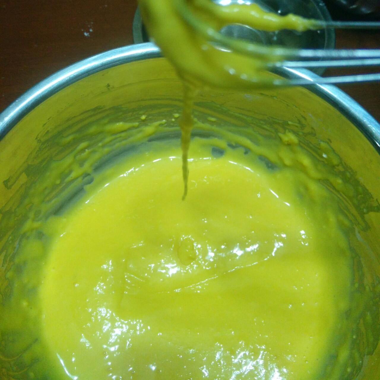 芒果黃桃奶油蛋糕卷的做法 步骤13