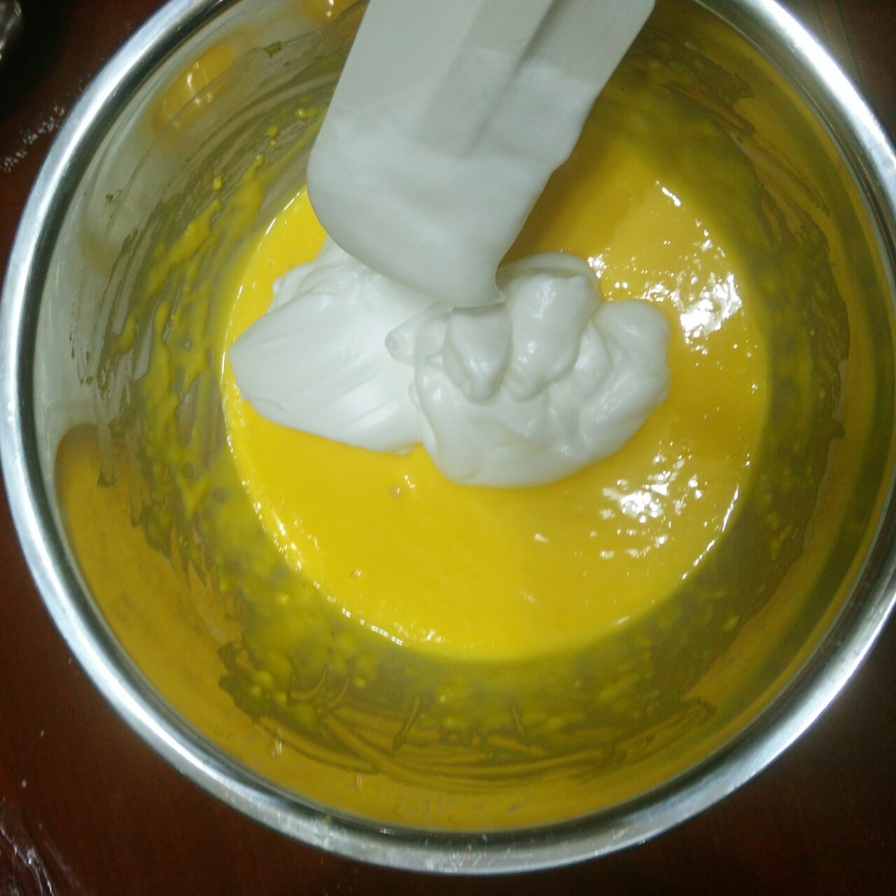 芒果黃桃奶油蛋糕卷的做法 步骤14