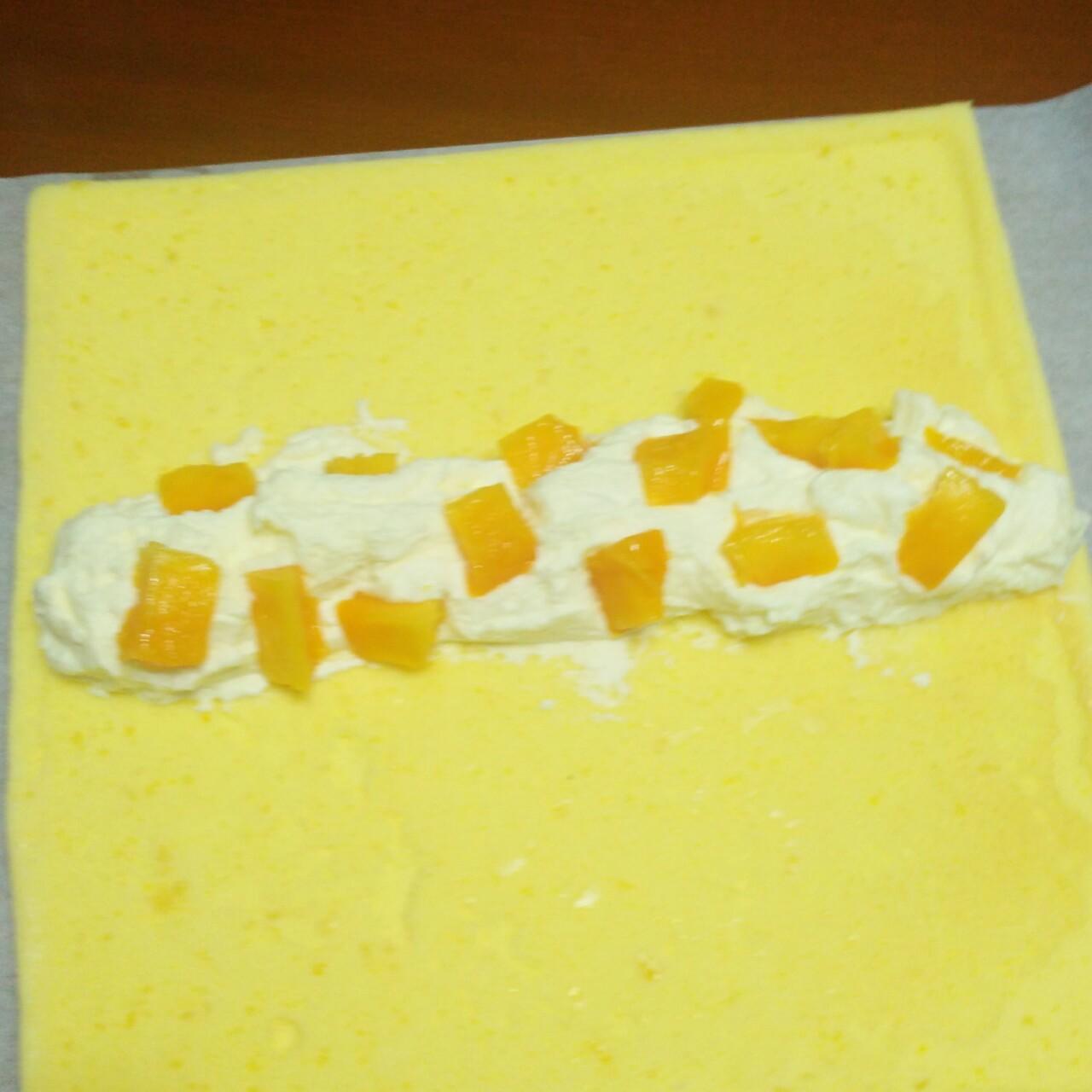 芒果黃桃奶油蛋糕卷的做法 步骤20