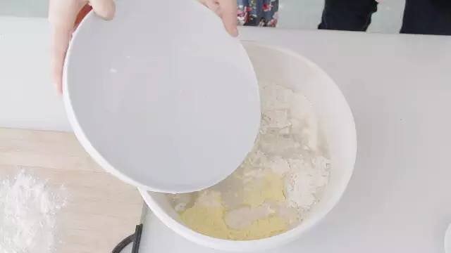 花椒芽菜窩窩的做法 步骤2