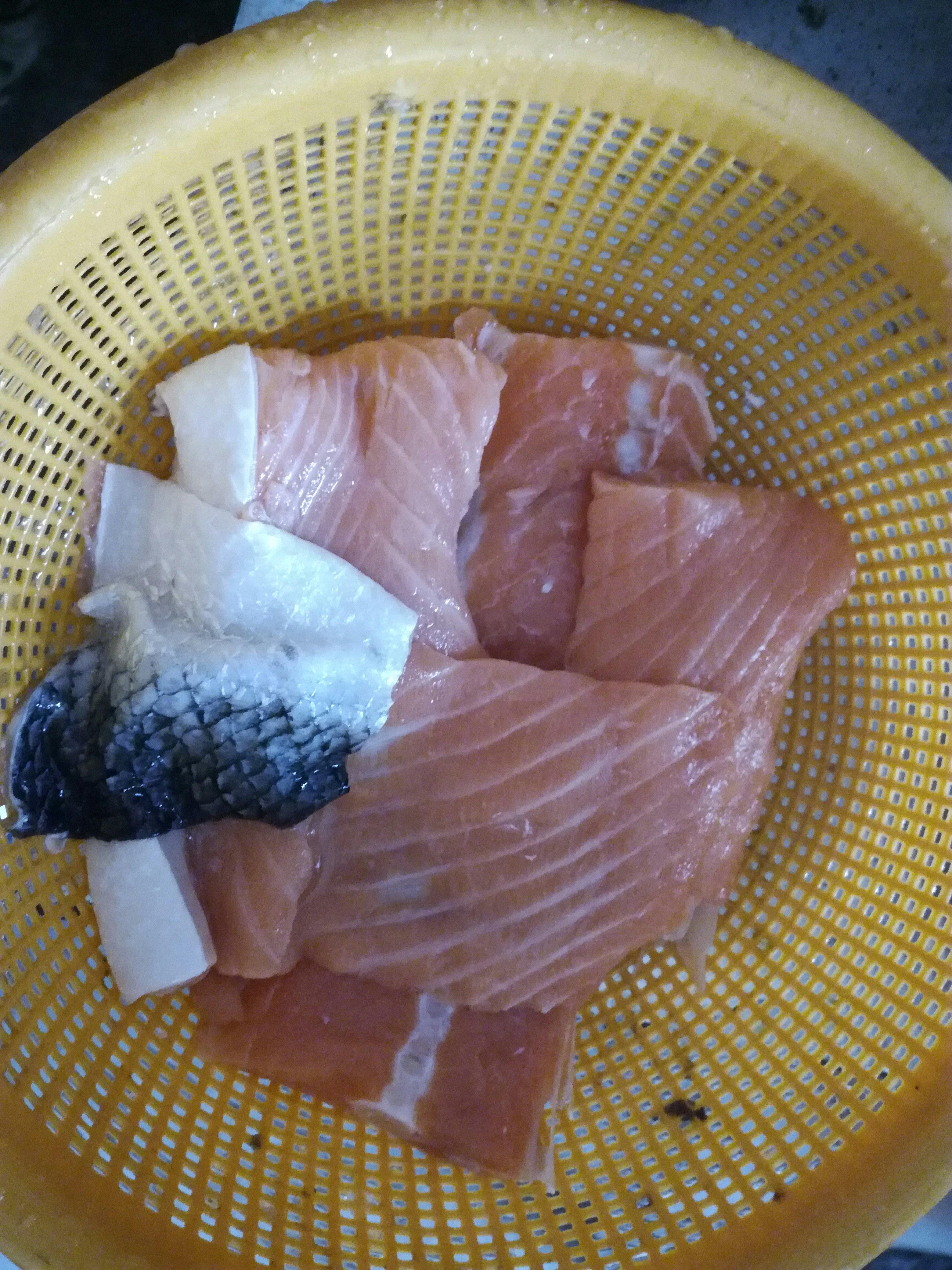 無油版紅燒三文魚的做法 步骤1