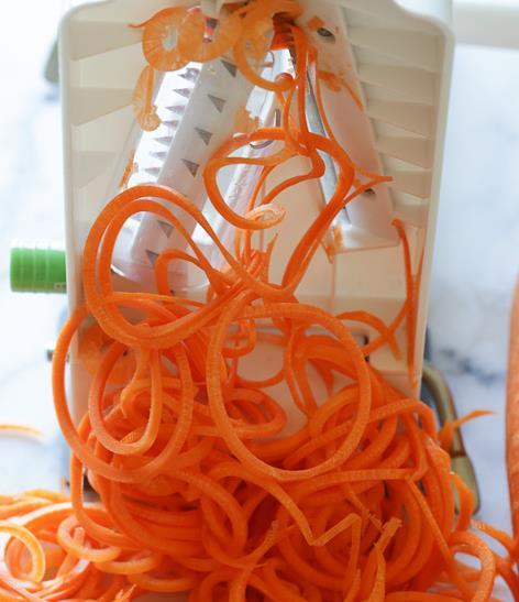 Spiralizer Recipe: 姜蒜蜜雞塊胡蘿蔔面的做法 步骤1
