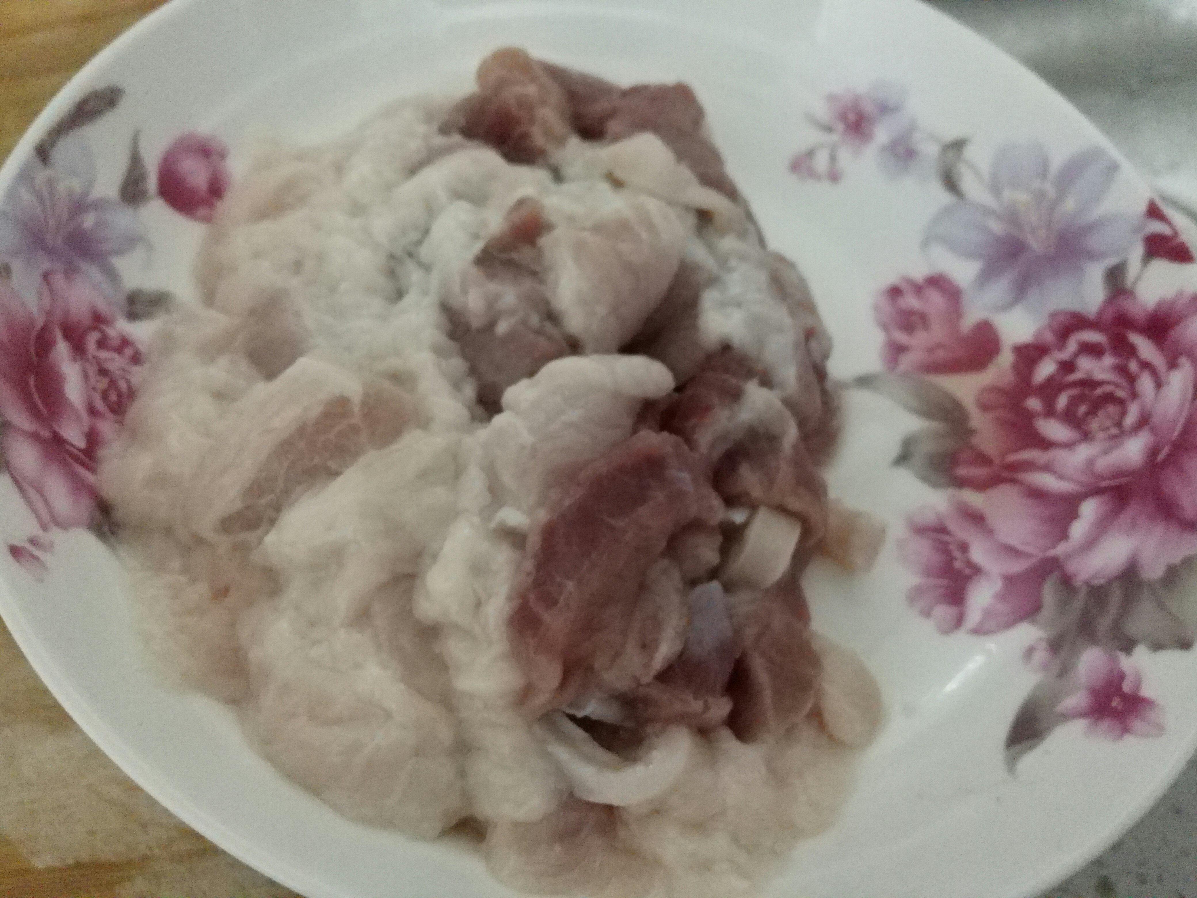 五花肉燜上海青的做法 步骤3