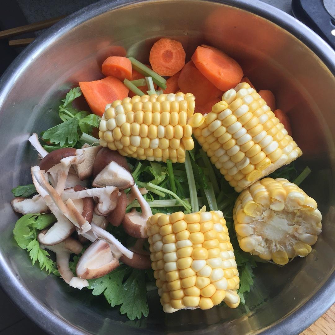 砂鍋－田園蔬菜湯的做法 步骤1