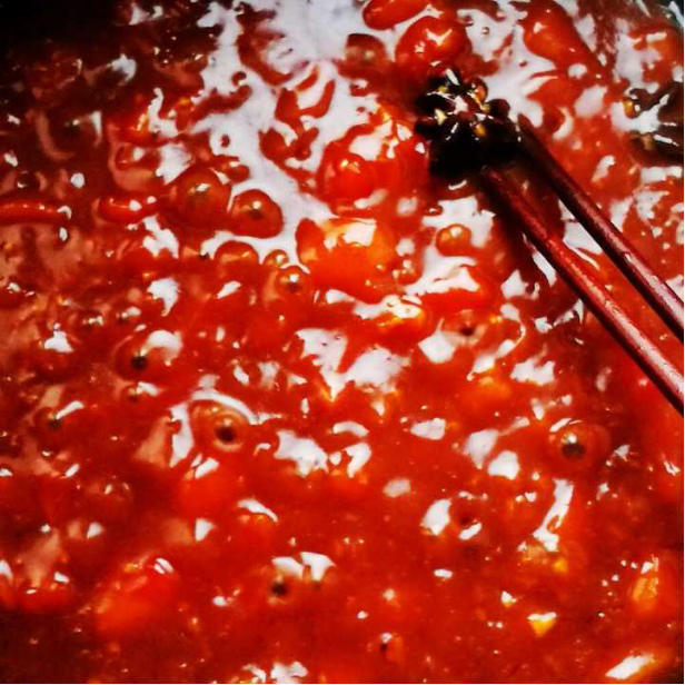 珍惜冬病夏治的季節，來款鮮香清爽的火鍋丨番茄火鍋 • 圓滿素食的做法 步骤5