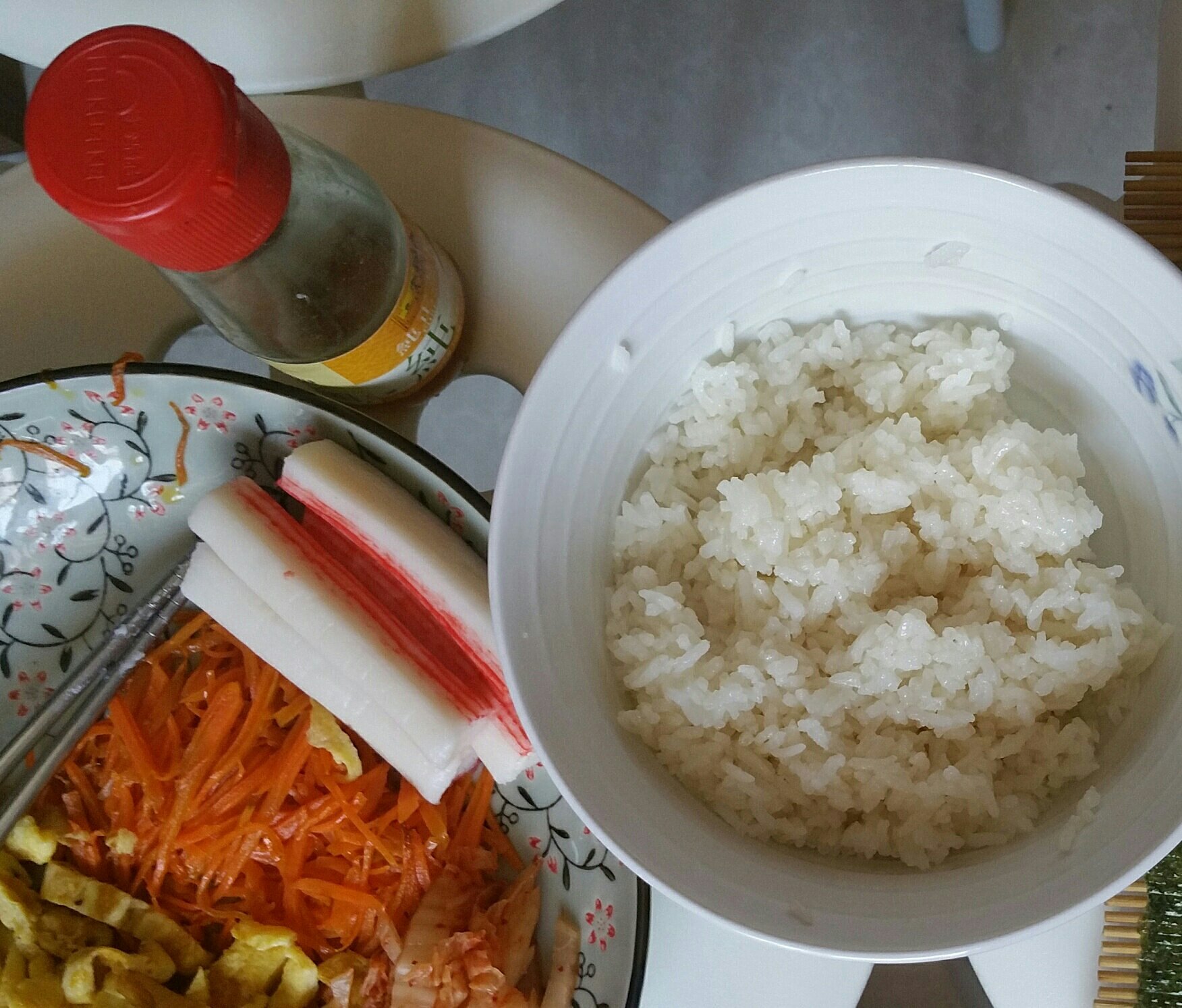 冰箱裏有啥放啥的紫菜包飯 #김밥heaven#的做法 步骤3
