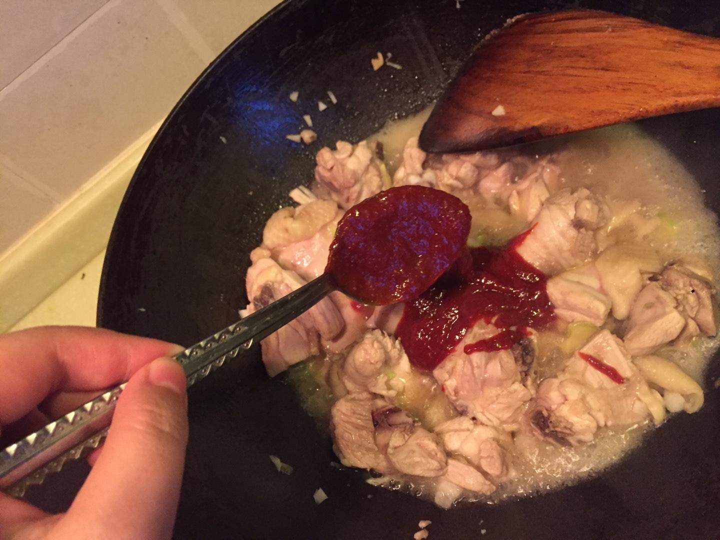 韓式辣醬燜雞肉洋蔥土豆的做法 步骤7