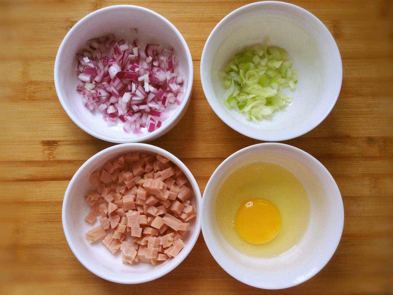 快手早餐#營養美味火腿蛋炒飯的做法 步骤1