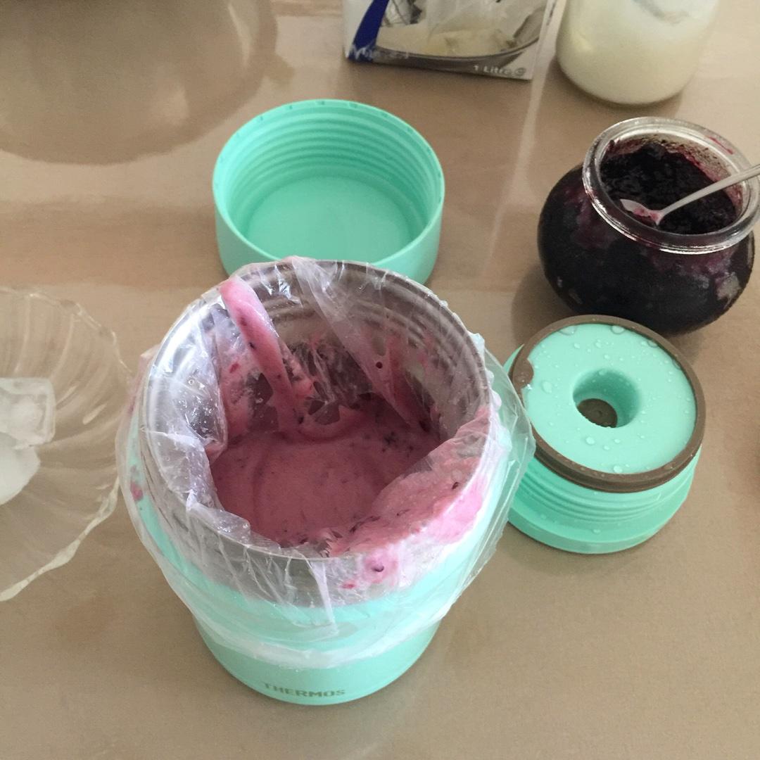 膳魔師魔法燜燒罐－草莓桑葚醬酸奶冰激凌的做法 步骤8