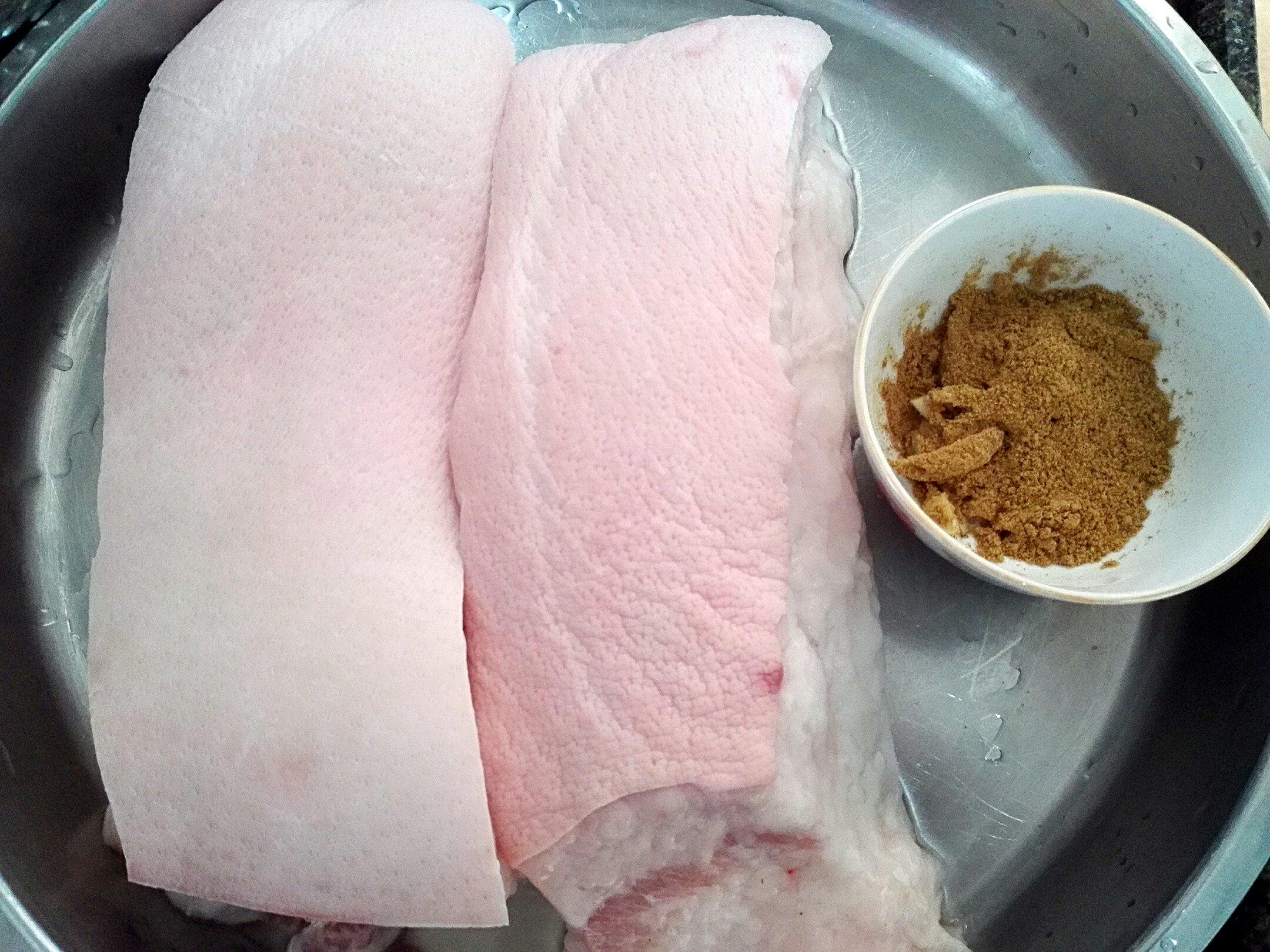 黃金脆皮豬肉的做法 步骤1
