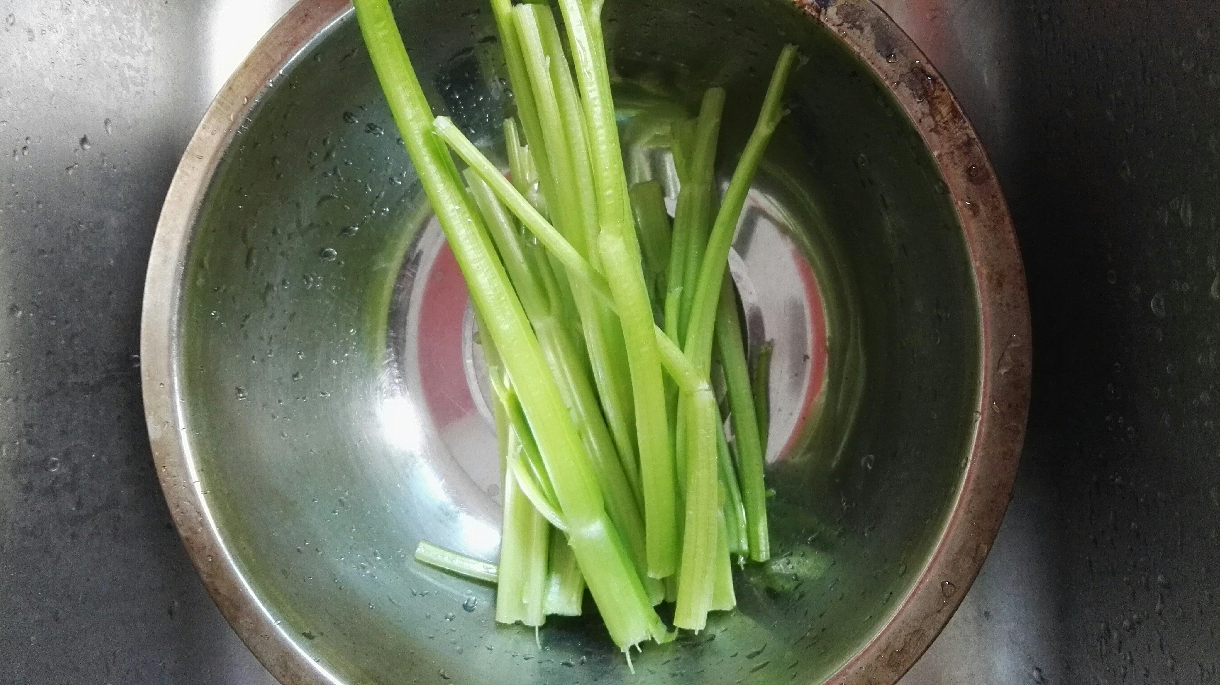 芹菜三鮮水餃的做法 步骤1