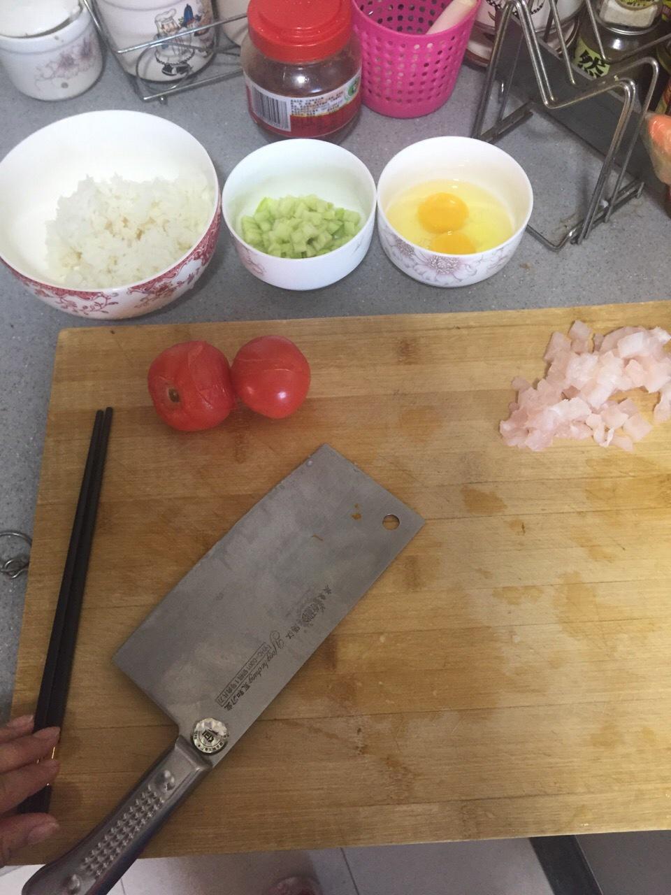 番茄龍利魚蛋炒飯的做法 步骤1