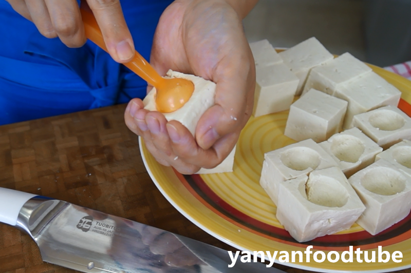 釀豆腐 豆腐箱 Tofu with Pork Mince Filling的做法 步骤2