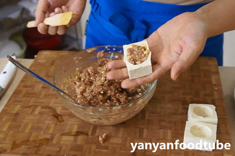 釀豆腐 豆腐箱 Tofu with Pork Mince Filling的做法 步骤3