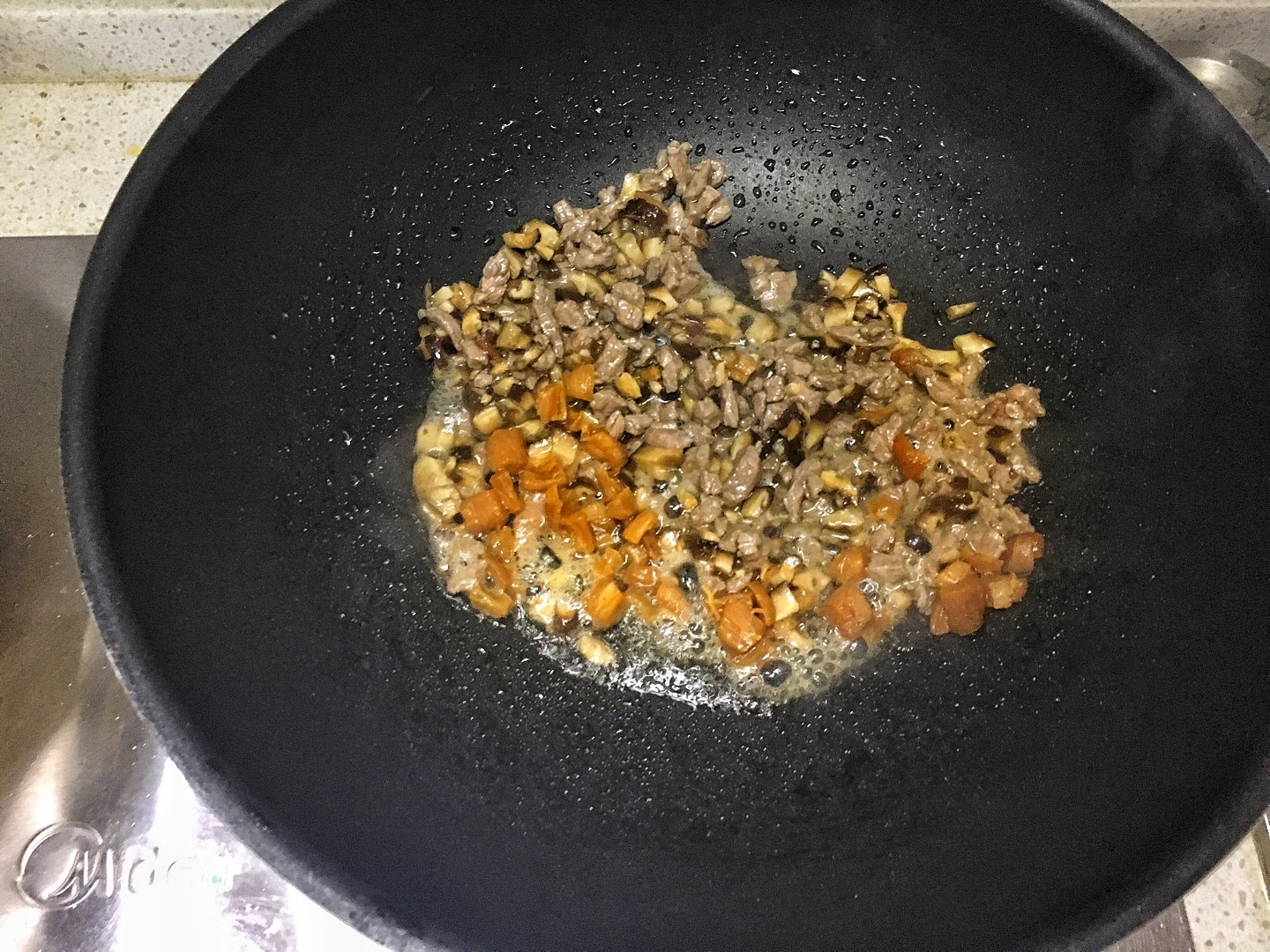 牛肉香菇乾貝燜飯（鑄鐵鍋版）的做法 步骤5