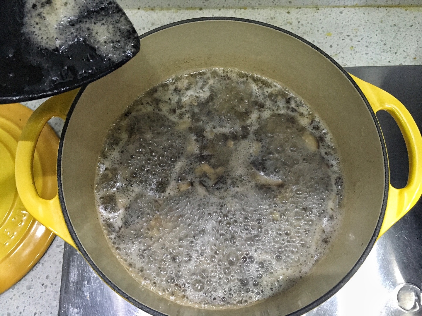 牛肉香菇乾貝燜飯（鑄鐵鍋版）的做法 步骤6