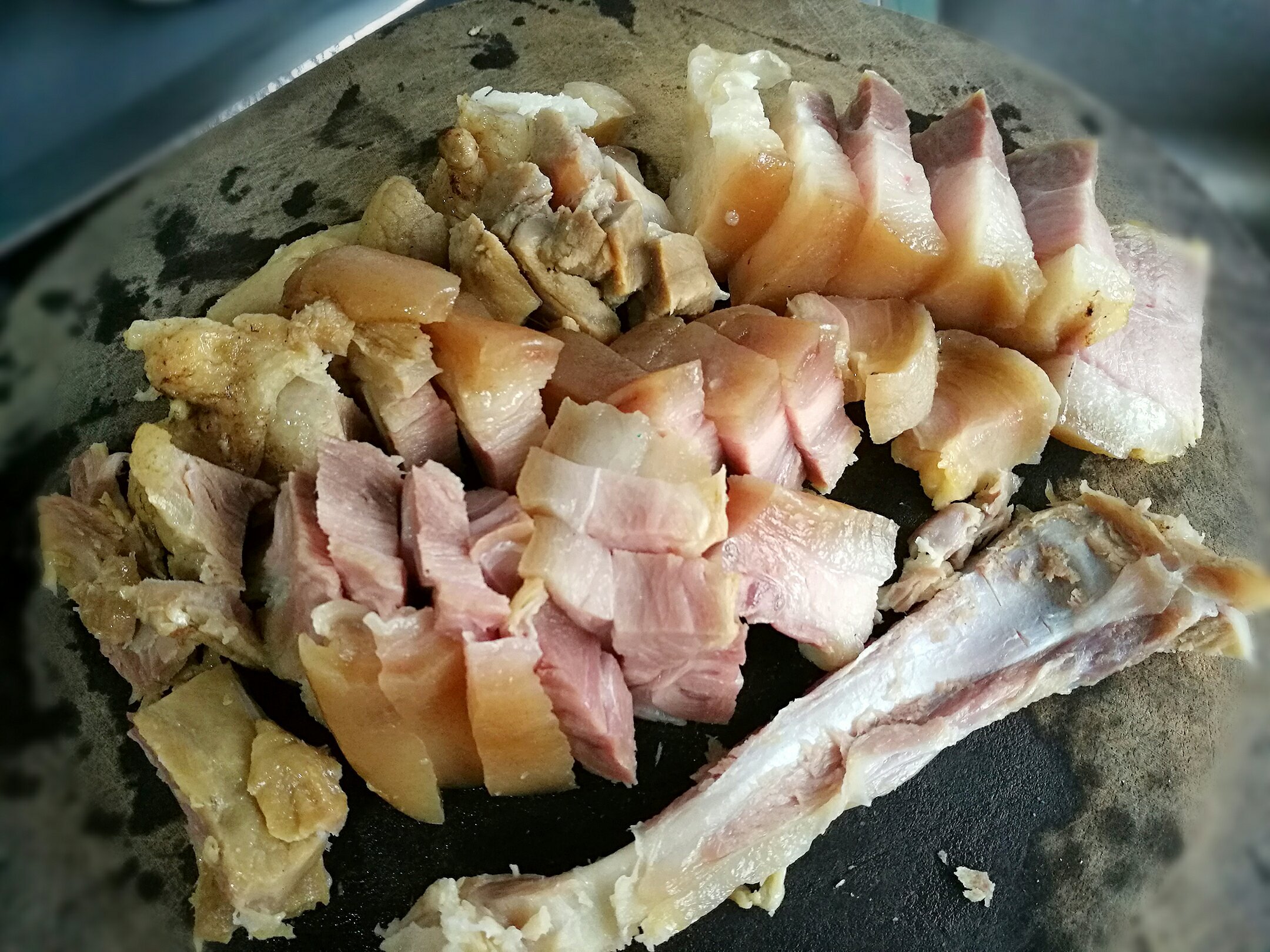 幹豆角燜臘豬腳的做法 步骤2