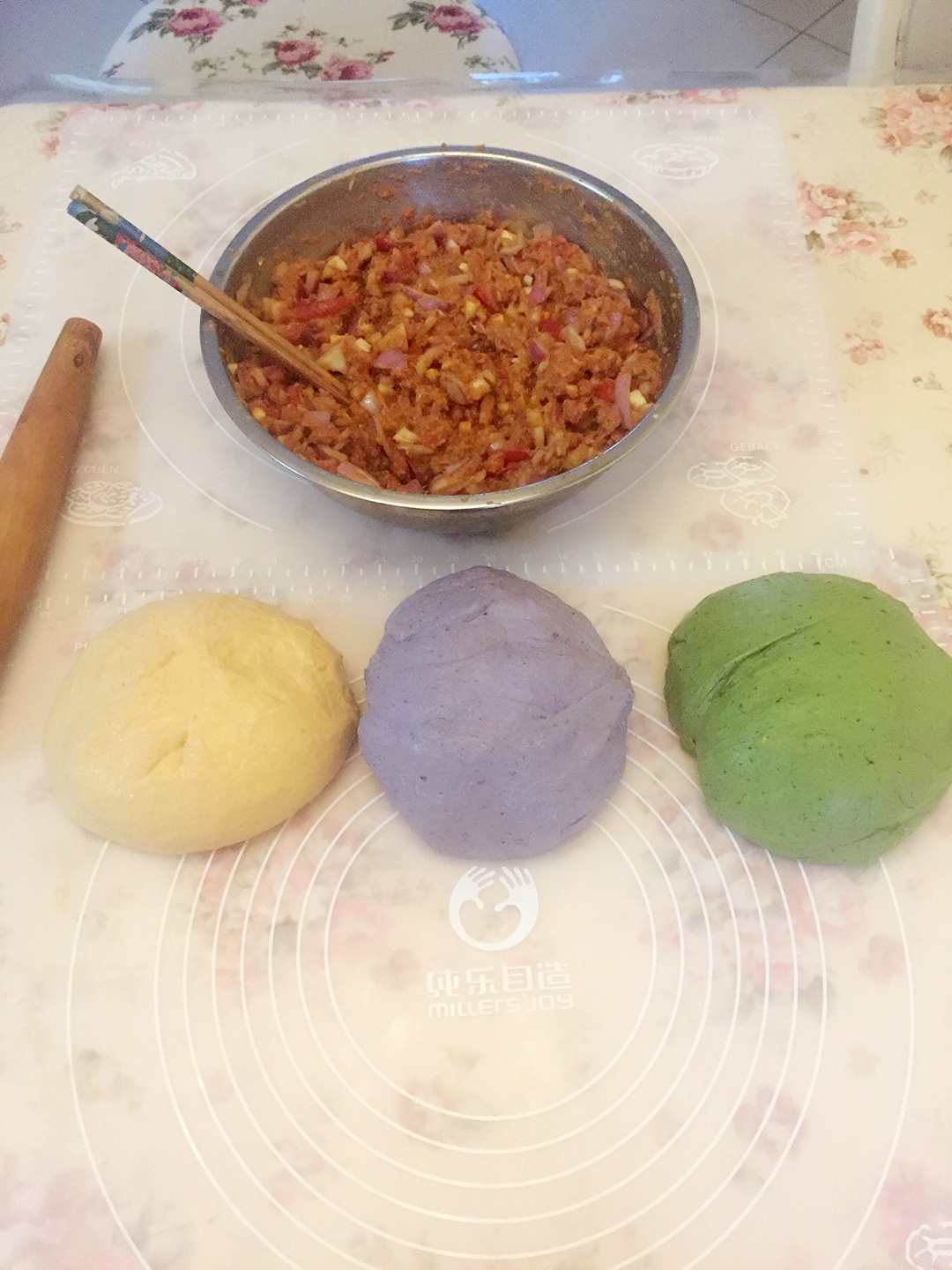 蔬菜司康 紫甘藍 菠菜 胡蘿蔔 利用包餃子剩餘的麪糰的做法 步骤1