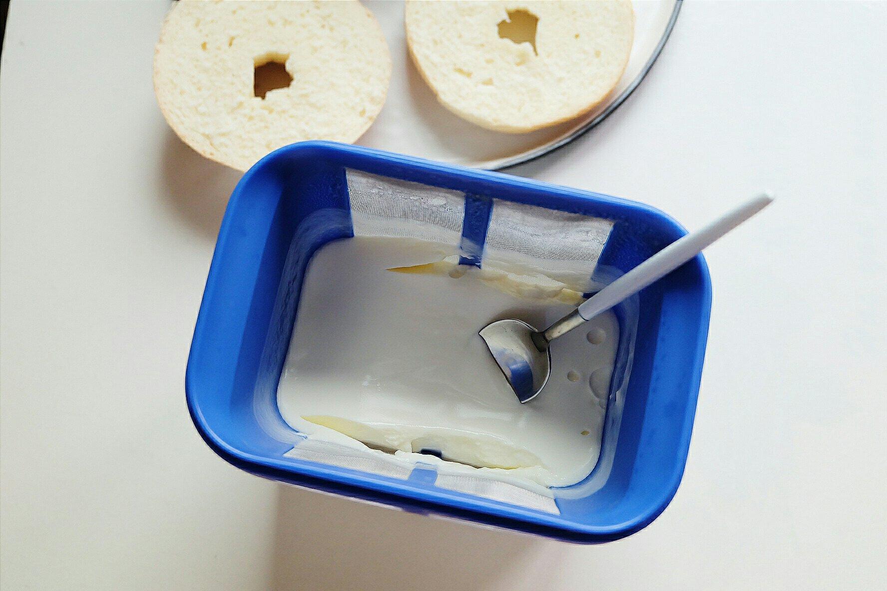 清爽低脂夏日甜點——香蕉希臘酸奶奶昔的做法 步骤1