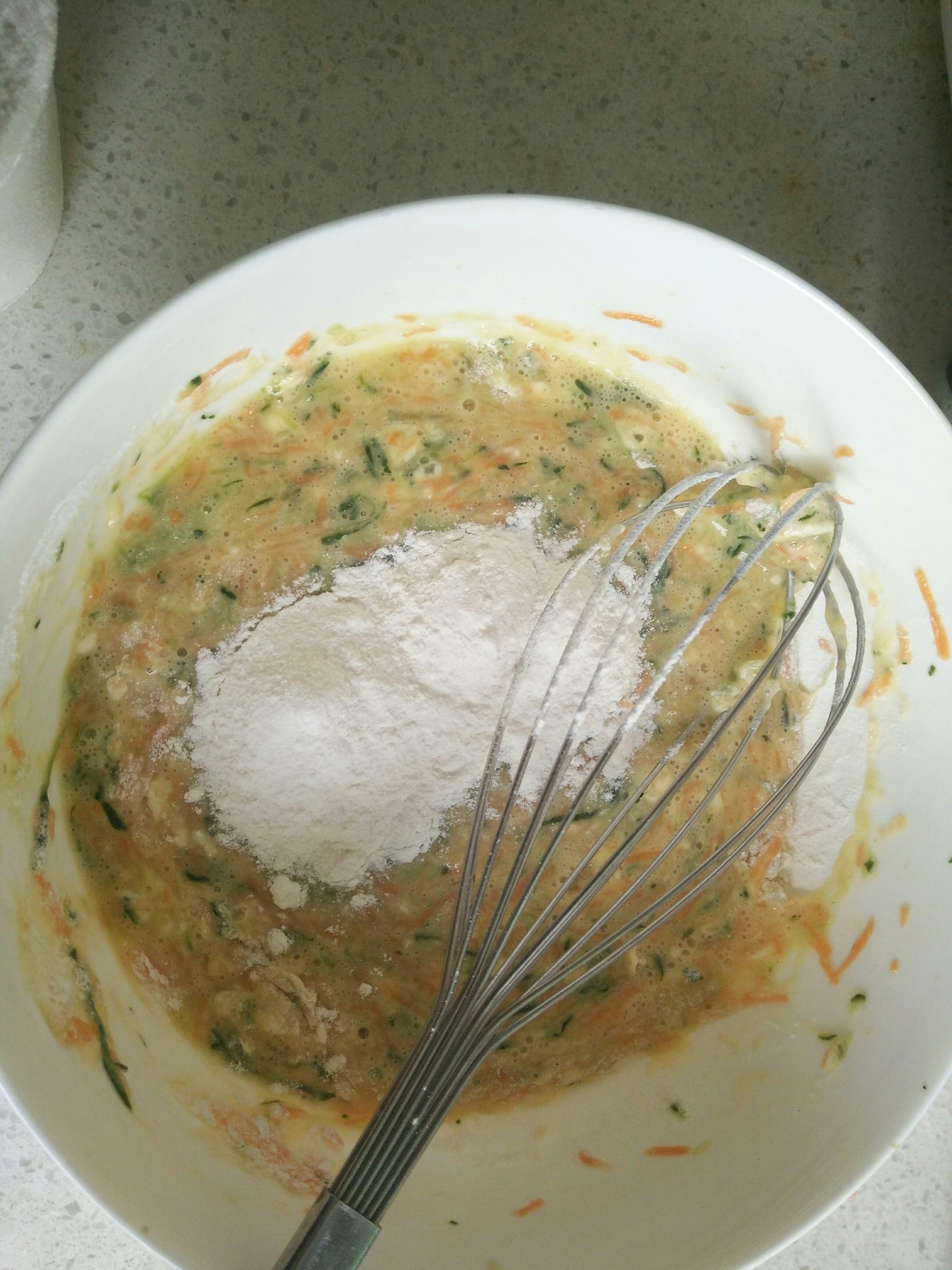 詳細的黃瓜胡蘿蔔雞蛋餅的做法 步骤5