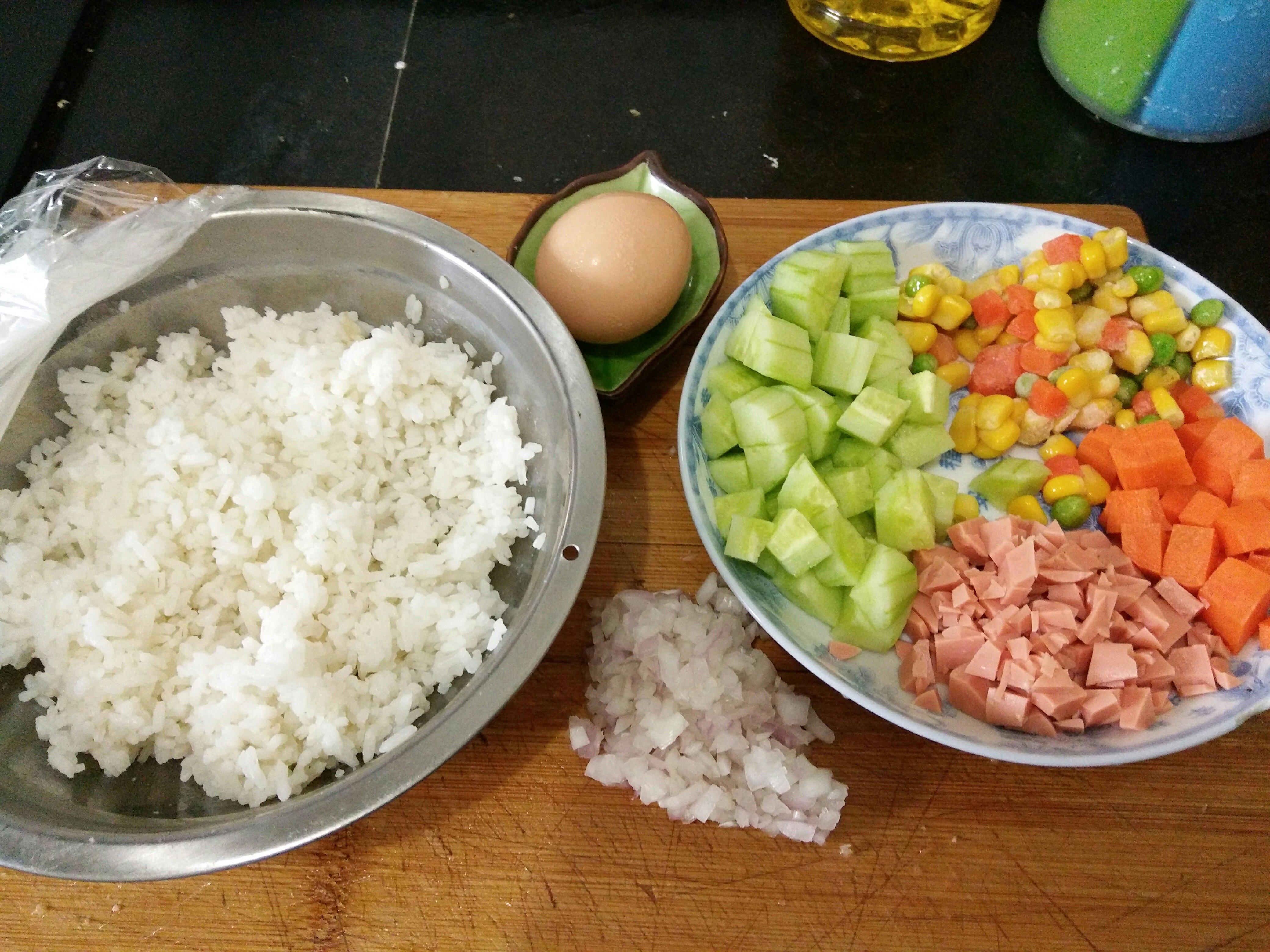 超級快手什錦蛋炒飯的做法 步骤1