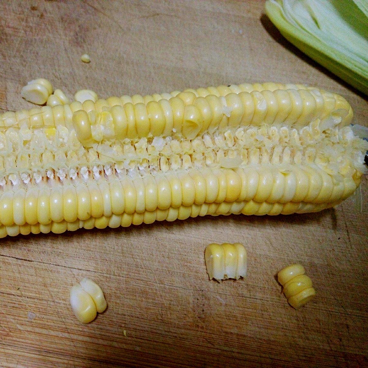 輕鬆便捷地剝出完整玉米粒的做法 步骤4