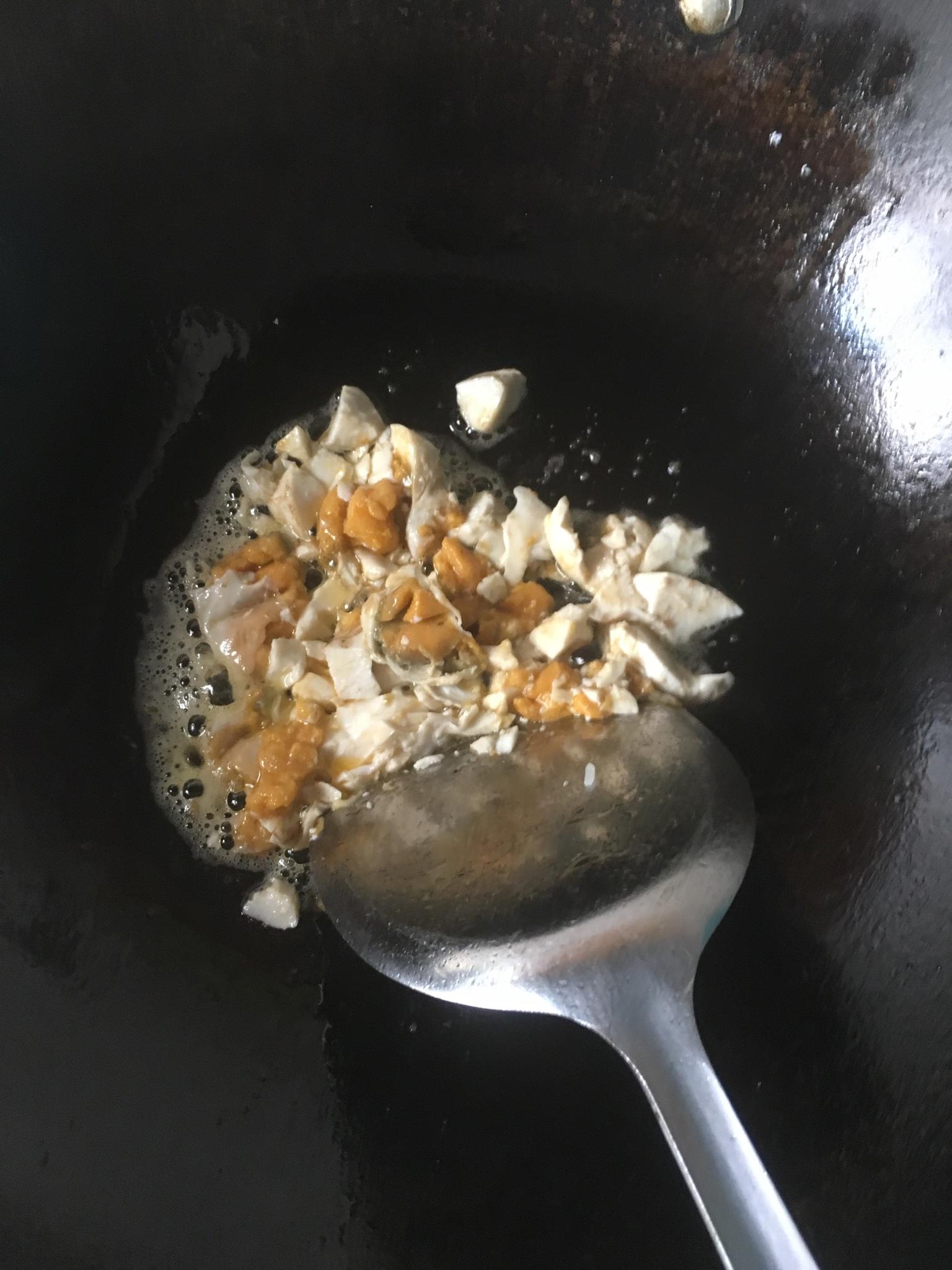 芝士鹹蛋火腿杏鮑菇炒飯的做法 步骤3