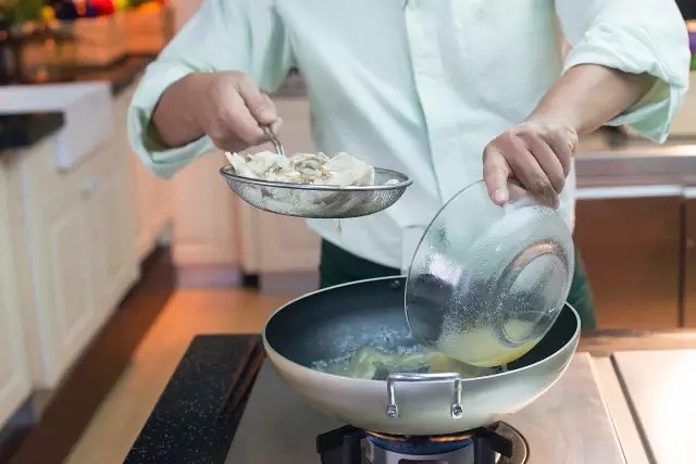 香煎鱸魚佐奶油醬的做法 步骤7