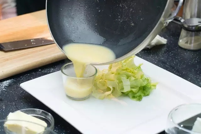 香煎鱸魚佐奶油醬的做法 步骤10