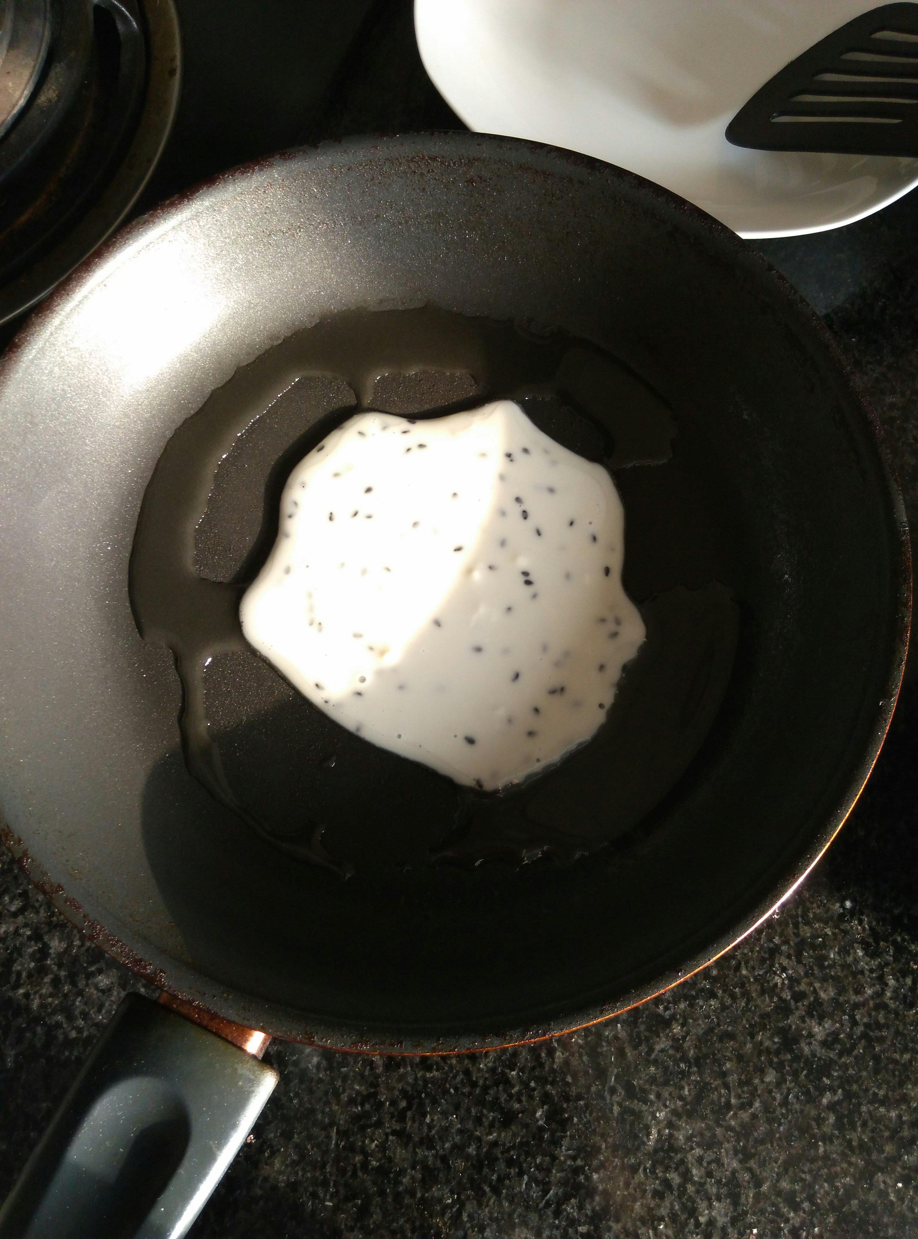 快手早餐——香煎芝麻小甜餅的做法 步骤5