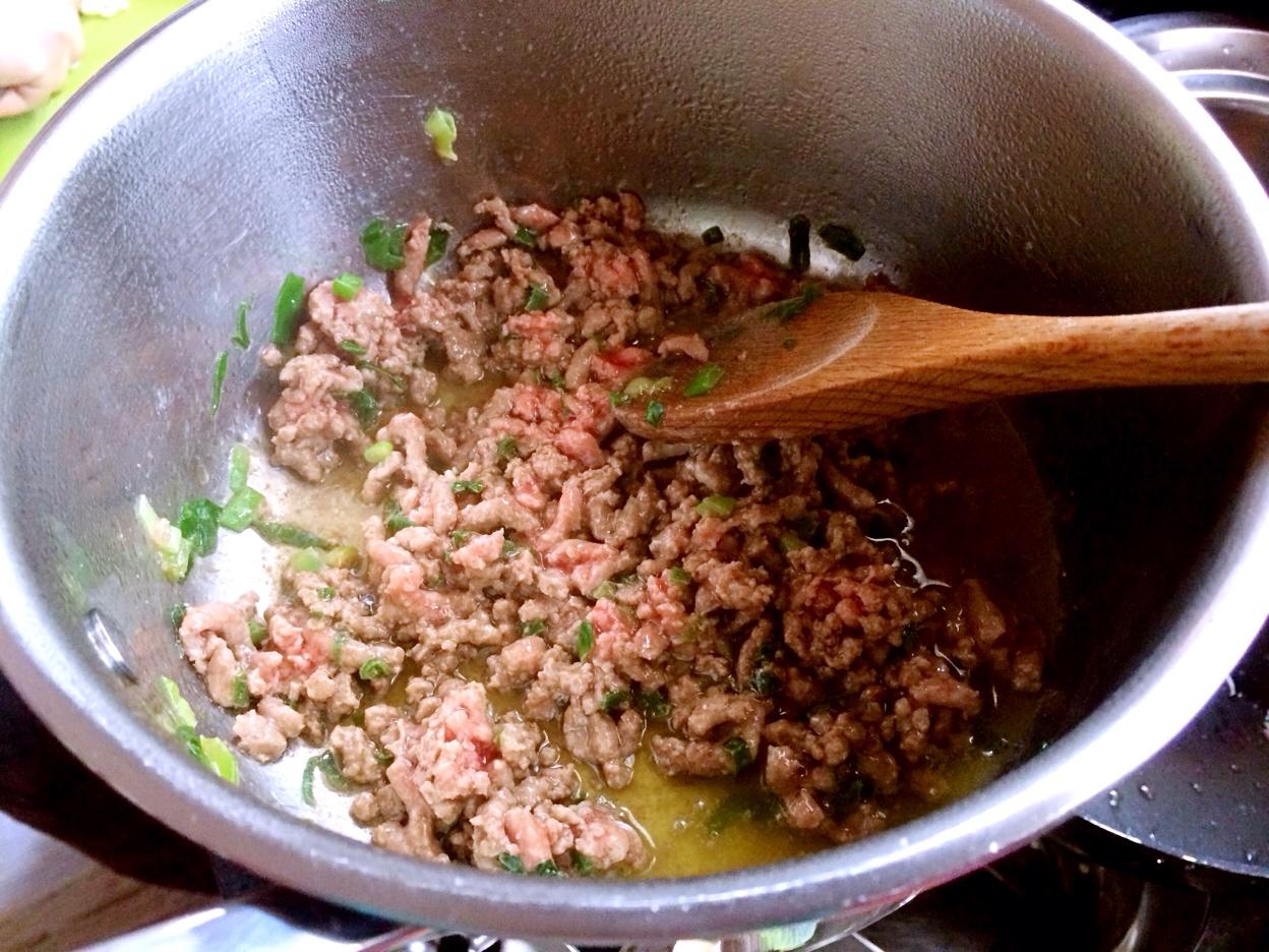寶寶輔食-- 紅薯歐防風牛肉燴飯的做法 步骤3