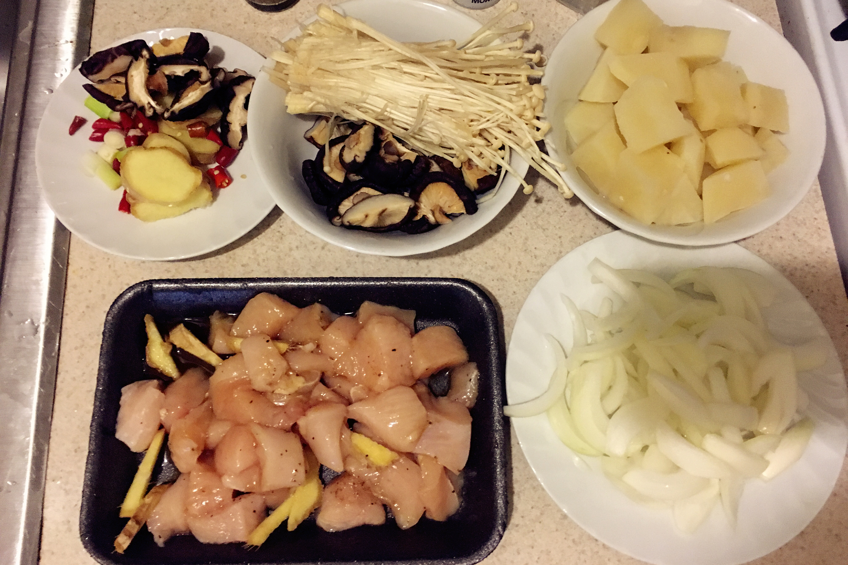 超簡單的黃燜雞米飯的做法 步骤1