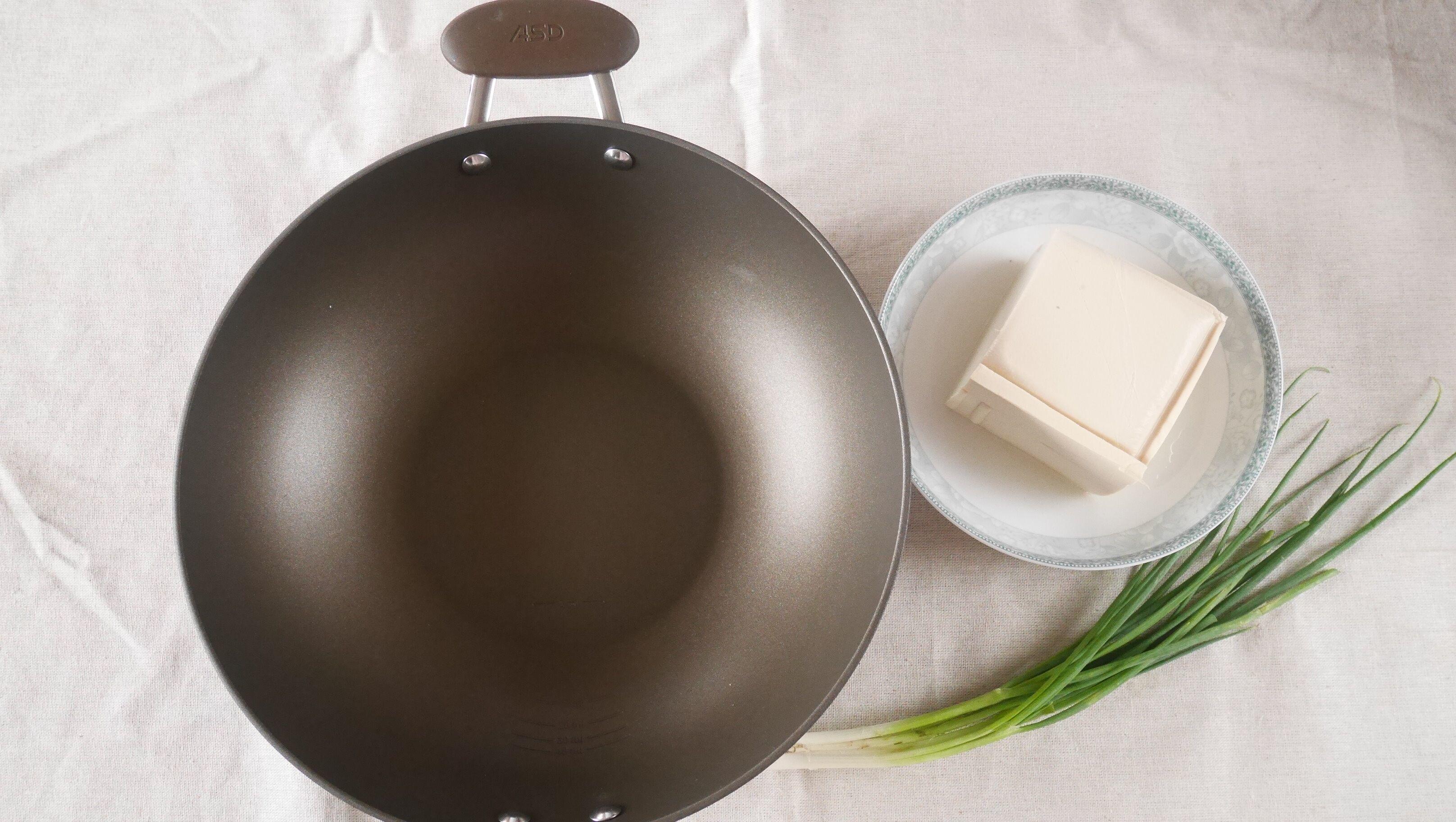 少油低脂的香煎脆皮豆腐的做法 步骤1