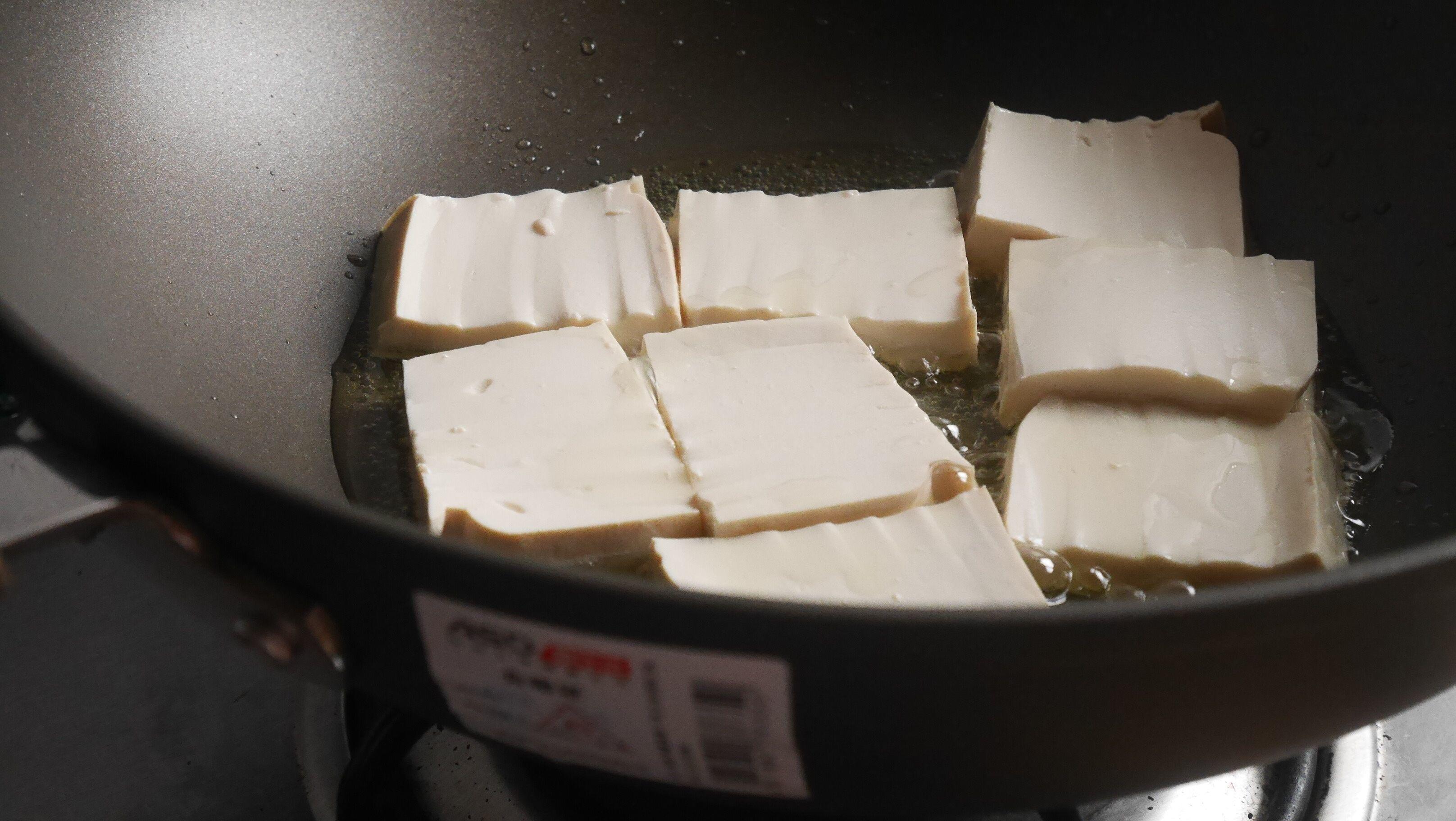 少油低脂的香煎脆皮豆腐的做法 步骤4