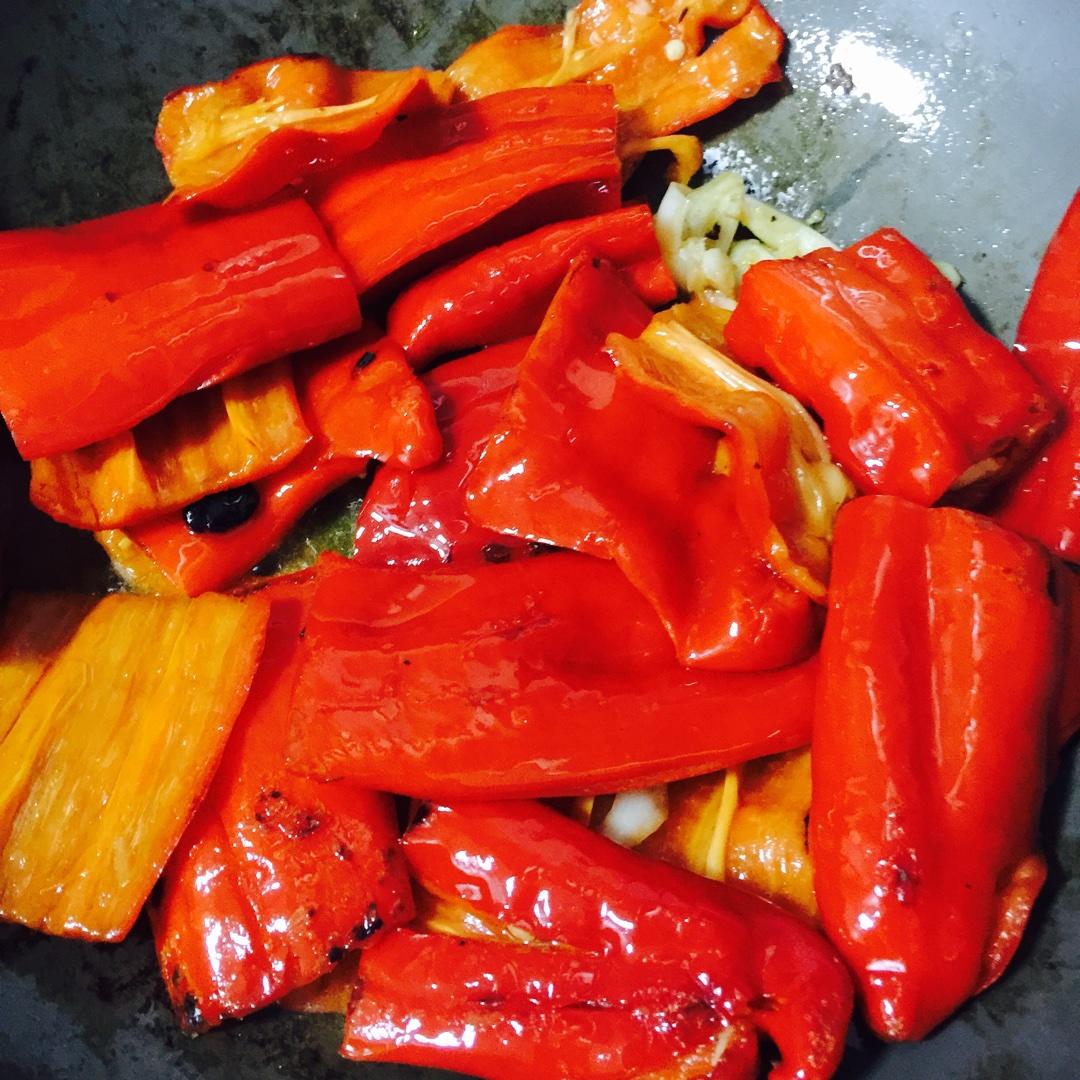 豆豉蒜香煎紅椒的做法 步骤3
