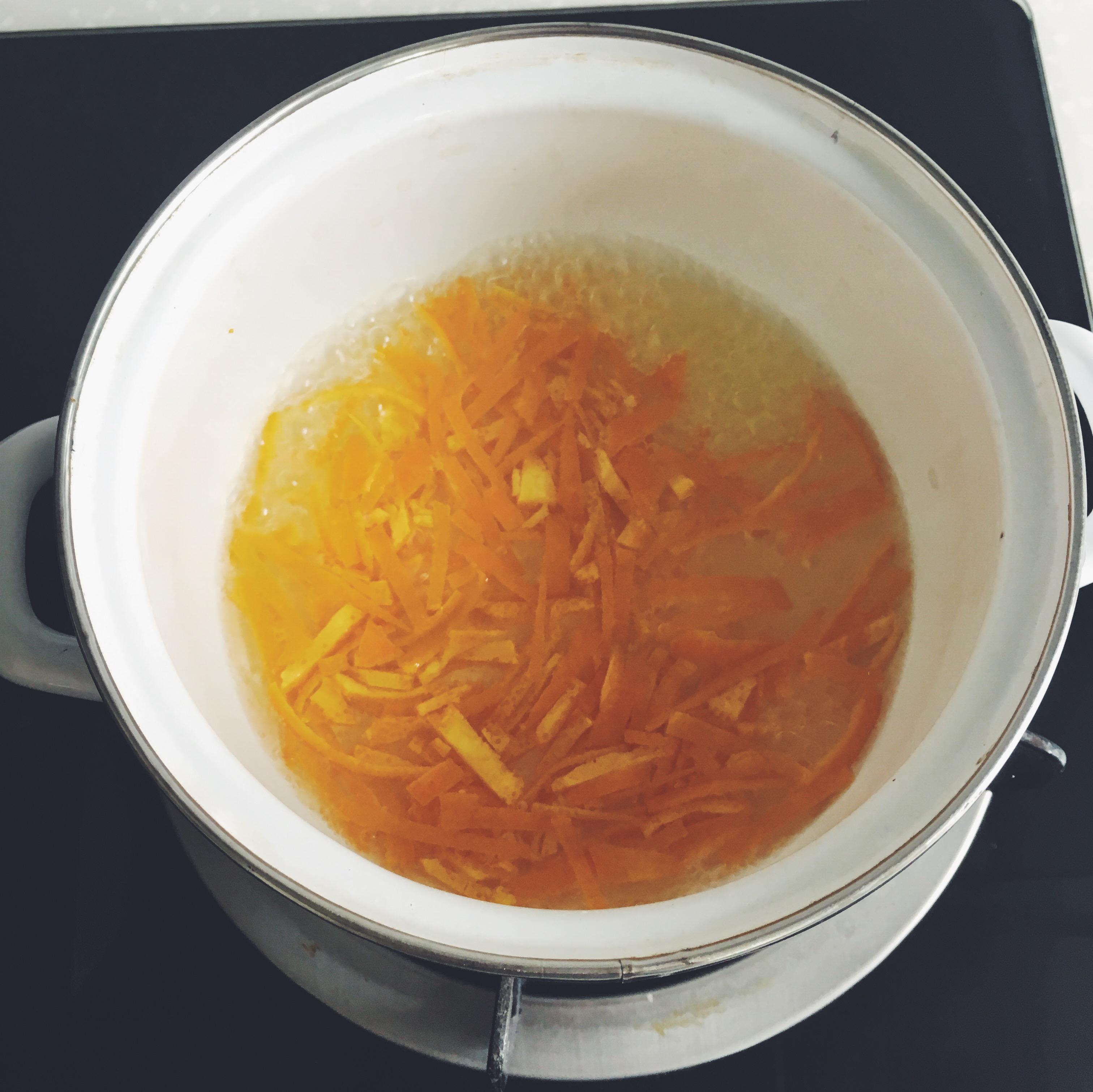 糖漬橙皮Candied Orange Peel（可長期儲存，麪包蛋糕煮茶均可用）的做法 步骤3