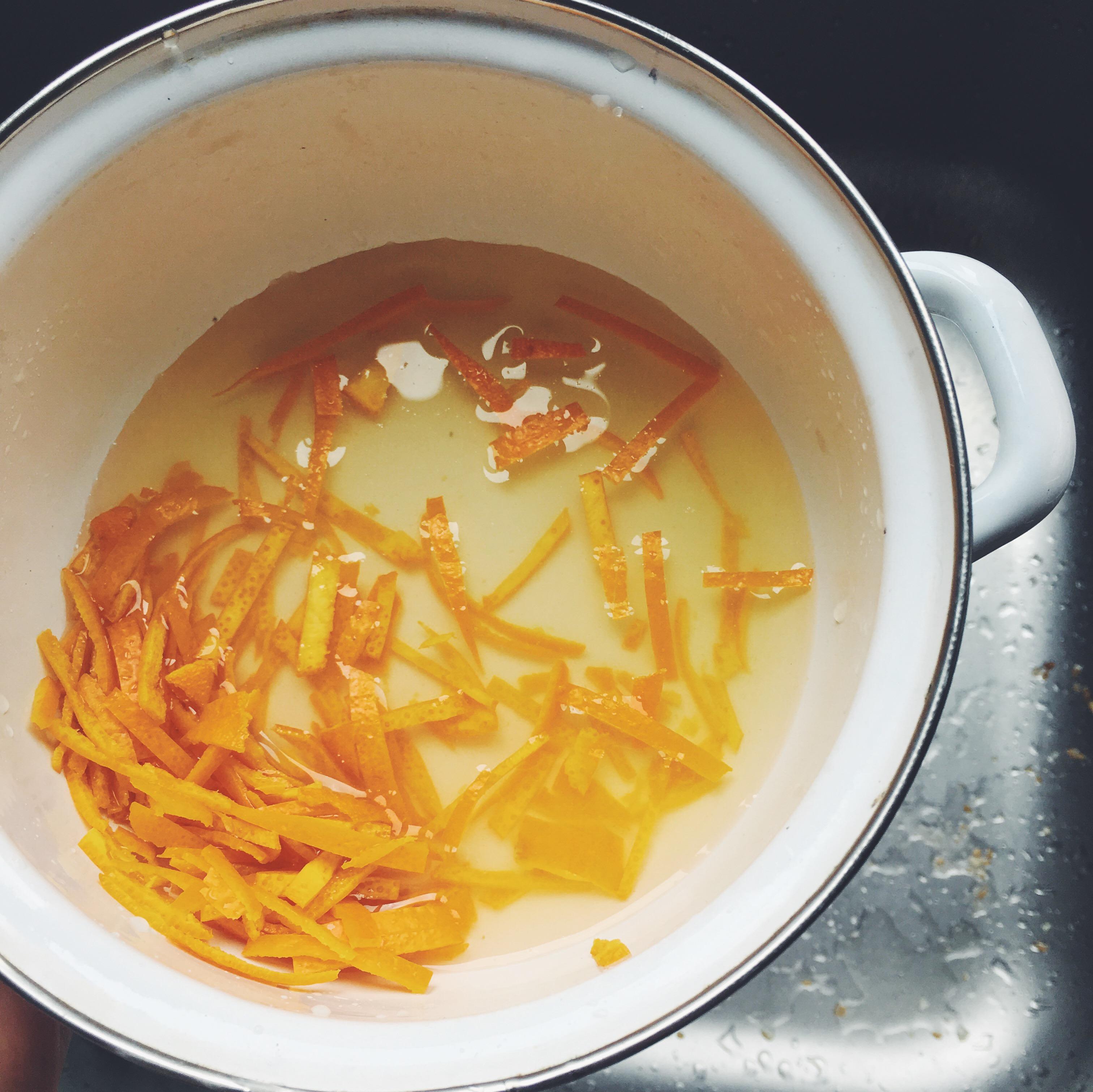 糖漬橙皮Candied Orange Peel（可長期儲存，麪包蛋糕煮茶均可用）的做法 步骤4